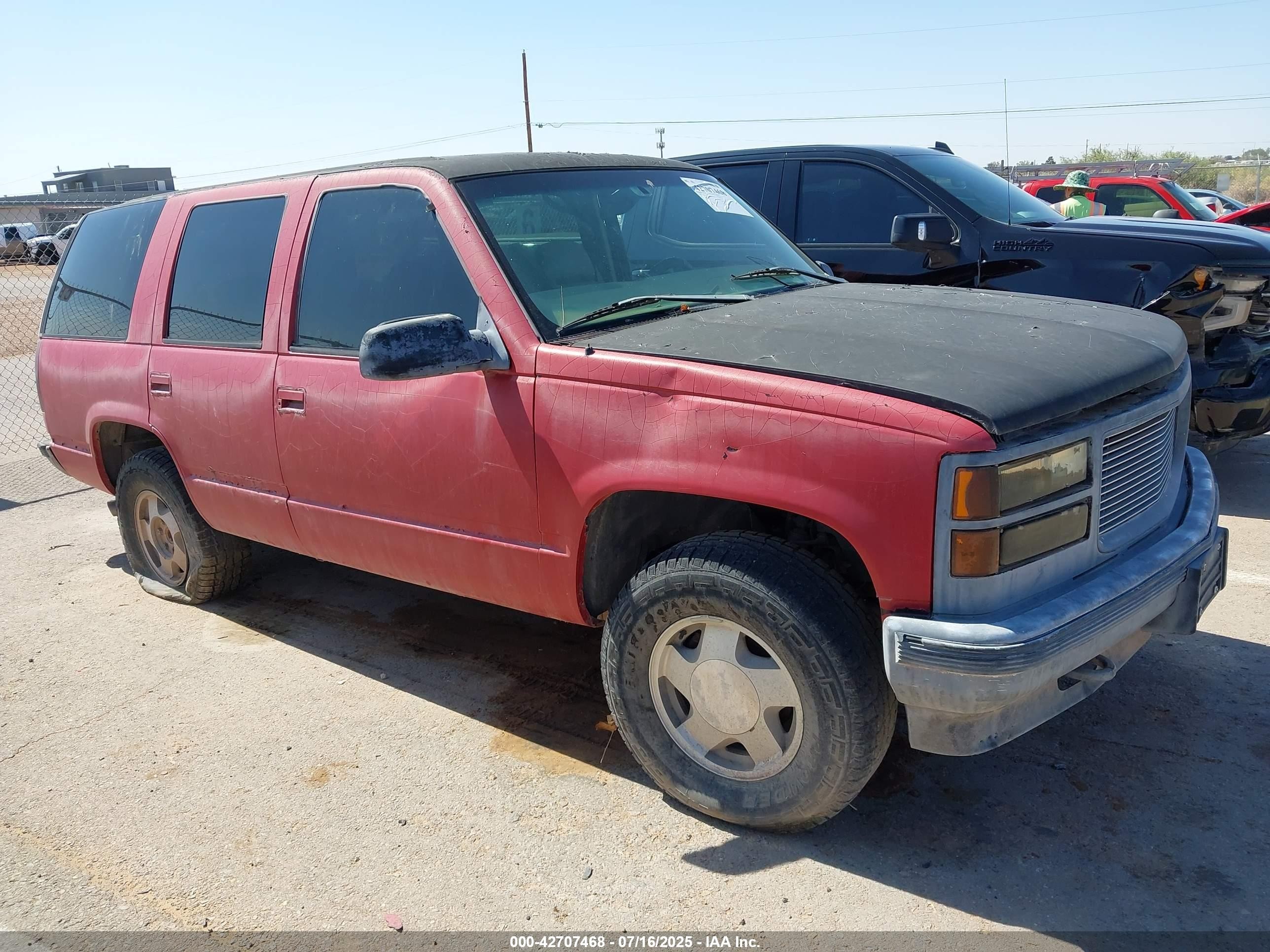 1997 GMC Yukon, VIN 1GKEK13R6VJ724572 — Side
