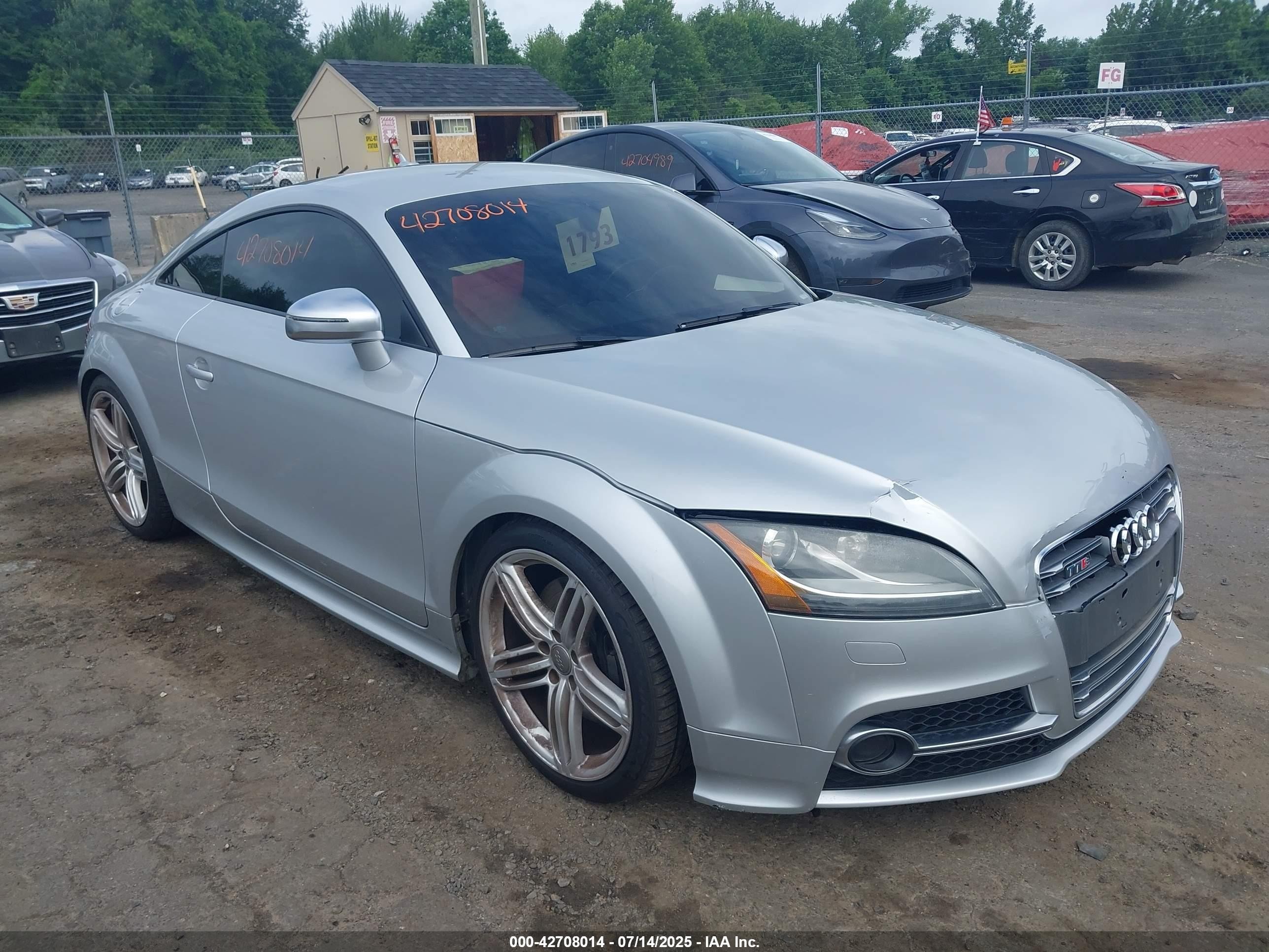 2011 Audi TTS 2.0T Prestige, VIN TRUK1AFK9B1017516 — Front end