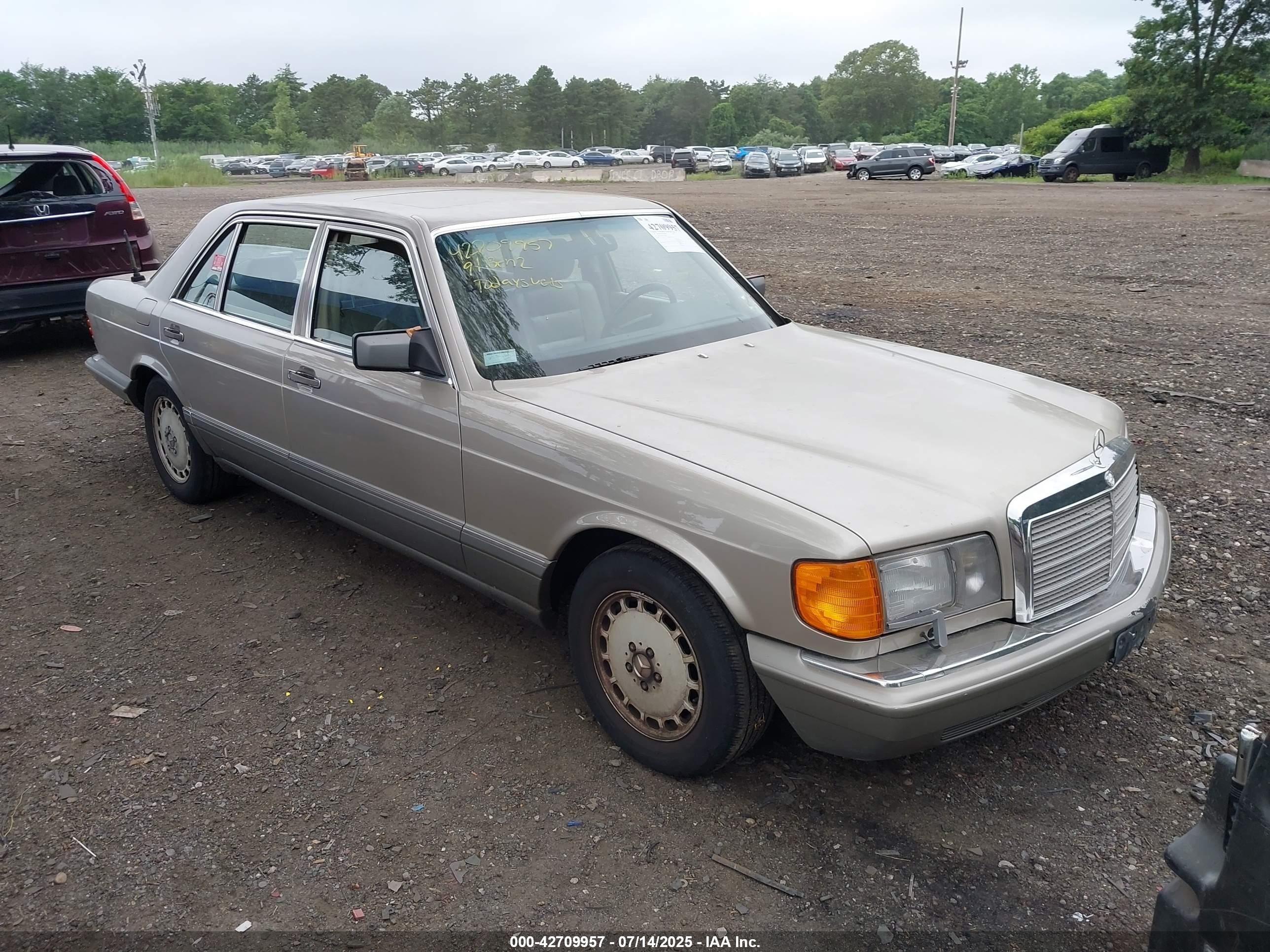 1991 Mercedes-Benz 420 SEL, VIN WDBCA35E4MA566872 — Front end