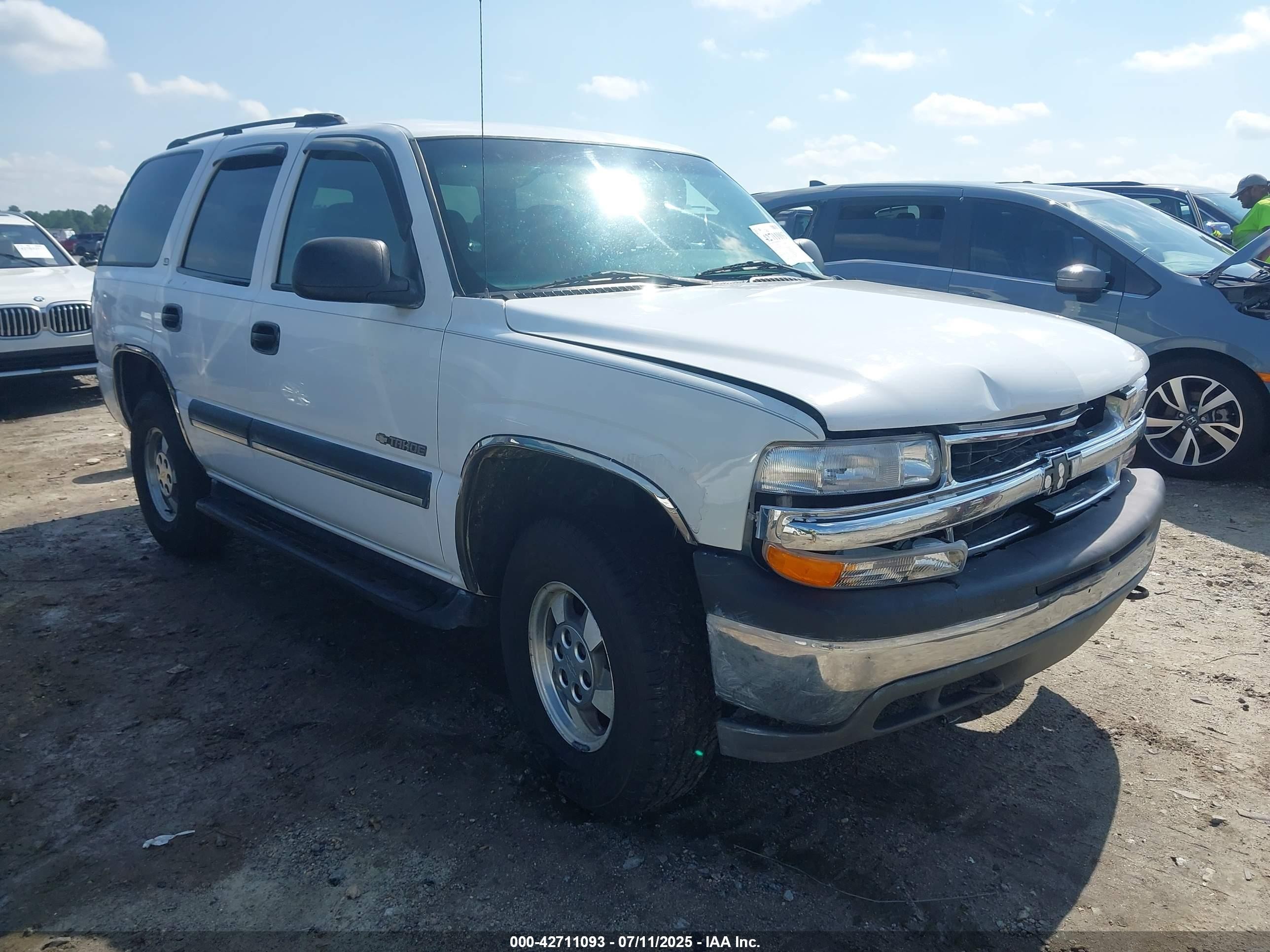 2003 Chevrolet Tahoe Z71, VIN 1GNEK13Z63R118318 — Front end