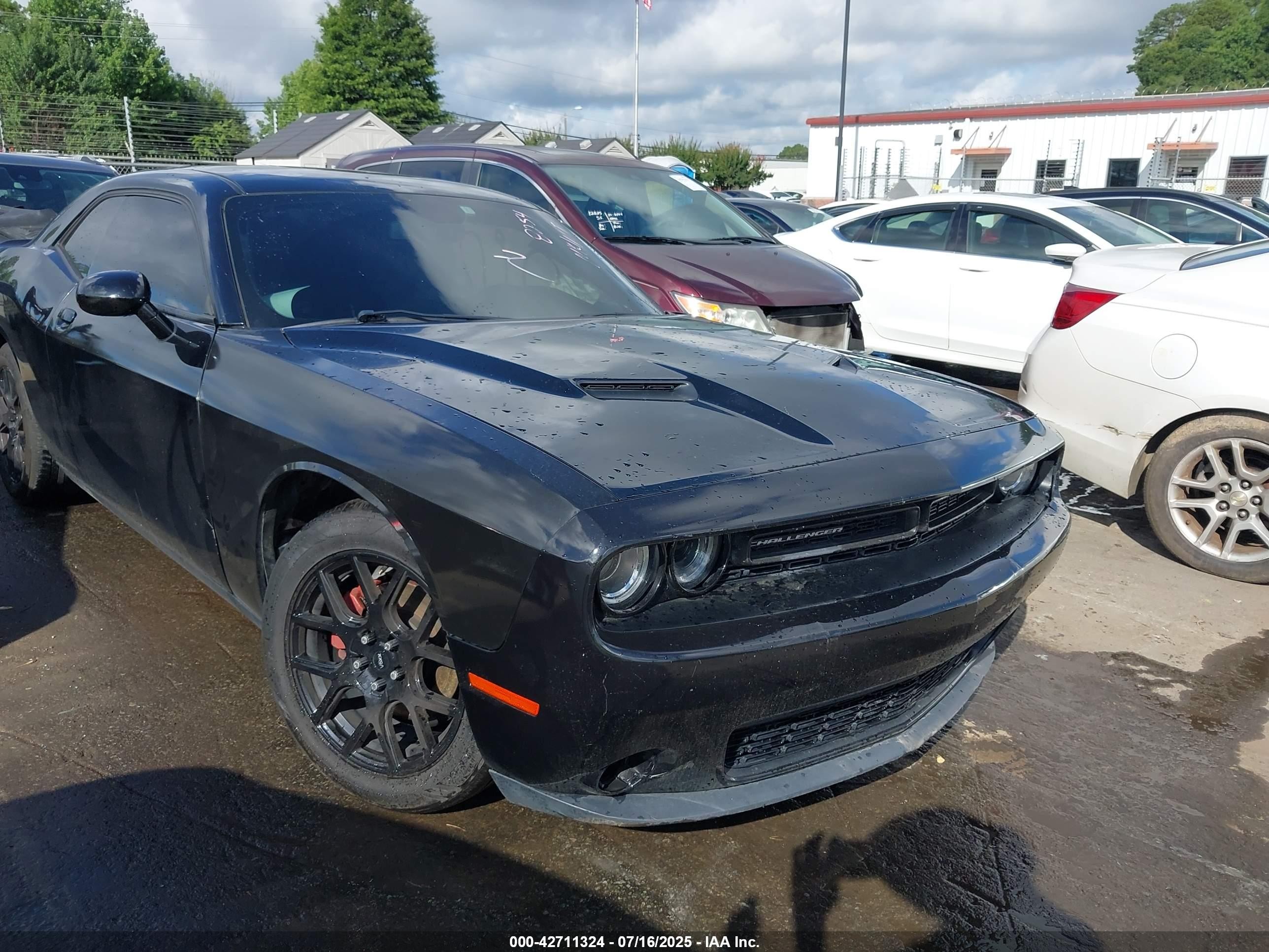 2017 Dodge Challenger SXT, VIN 2C3CDZAG1HH568254 — Side
