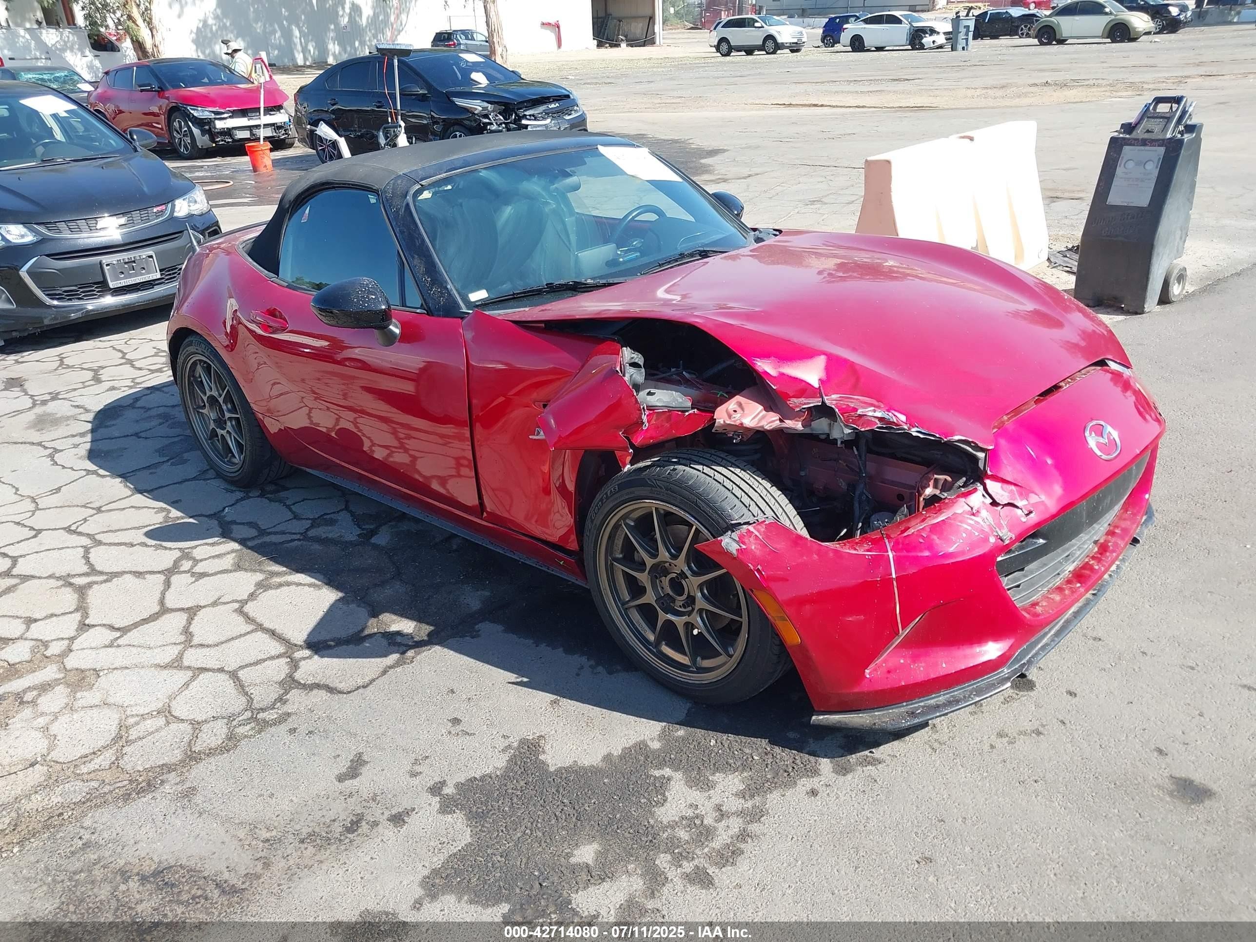 2016 Mazda MX-5 Miata Club, VIN JM1NDAC78G0109650 — Front end