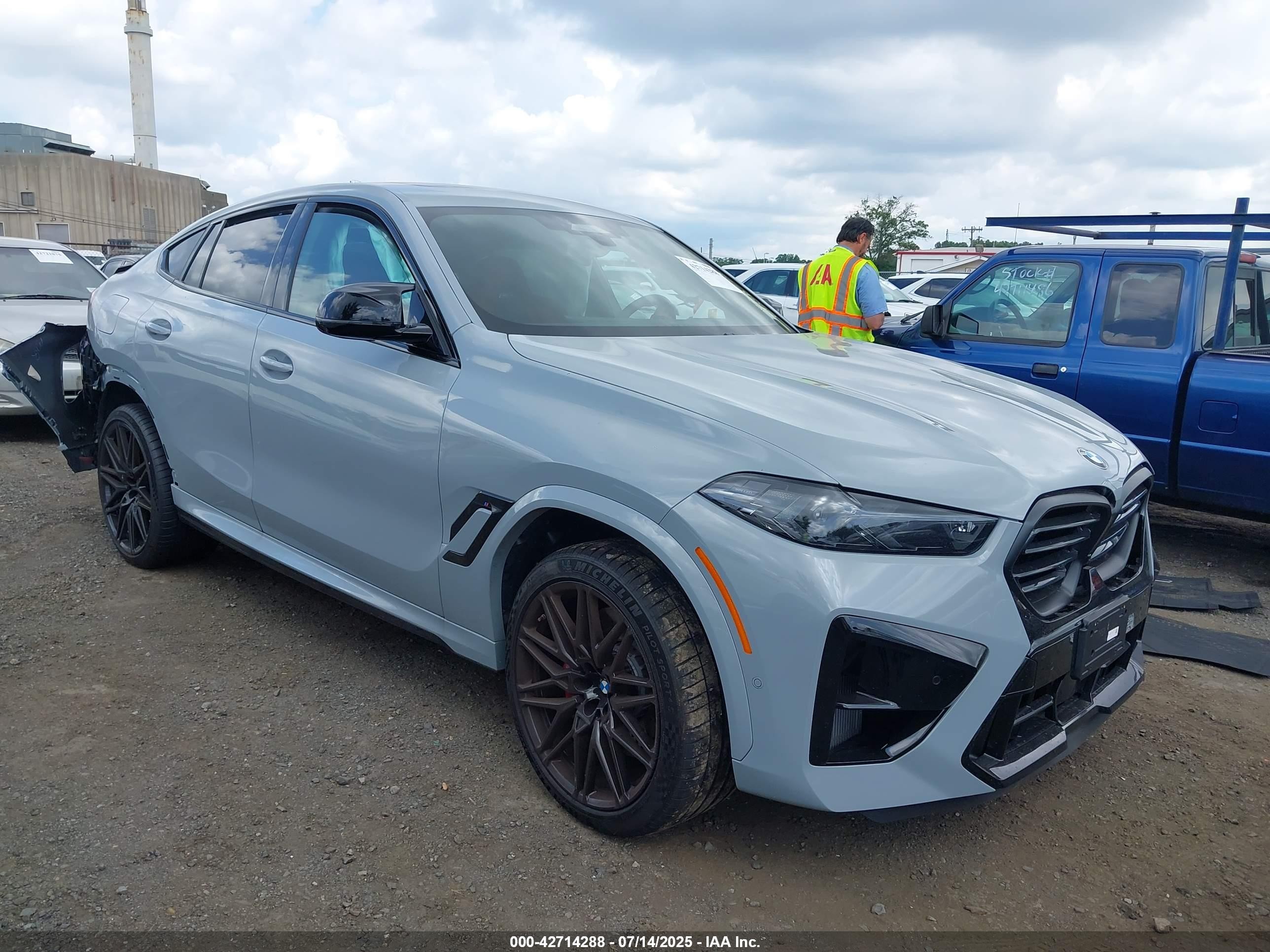 2025 BMW X6 M, VIN 5YM23ET03S9Z44681 — Rear end