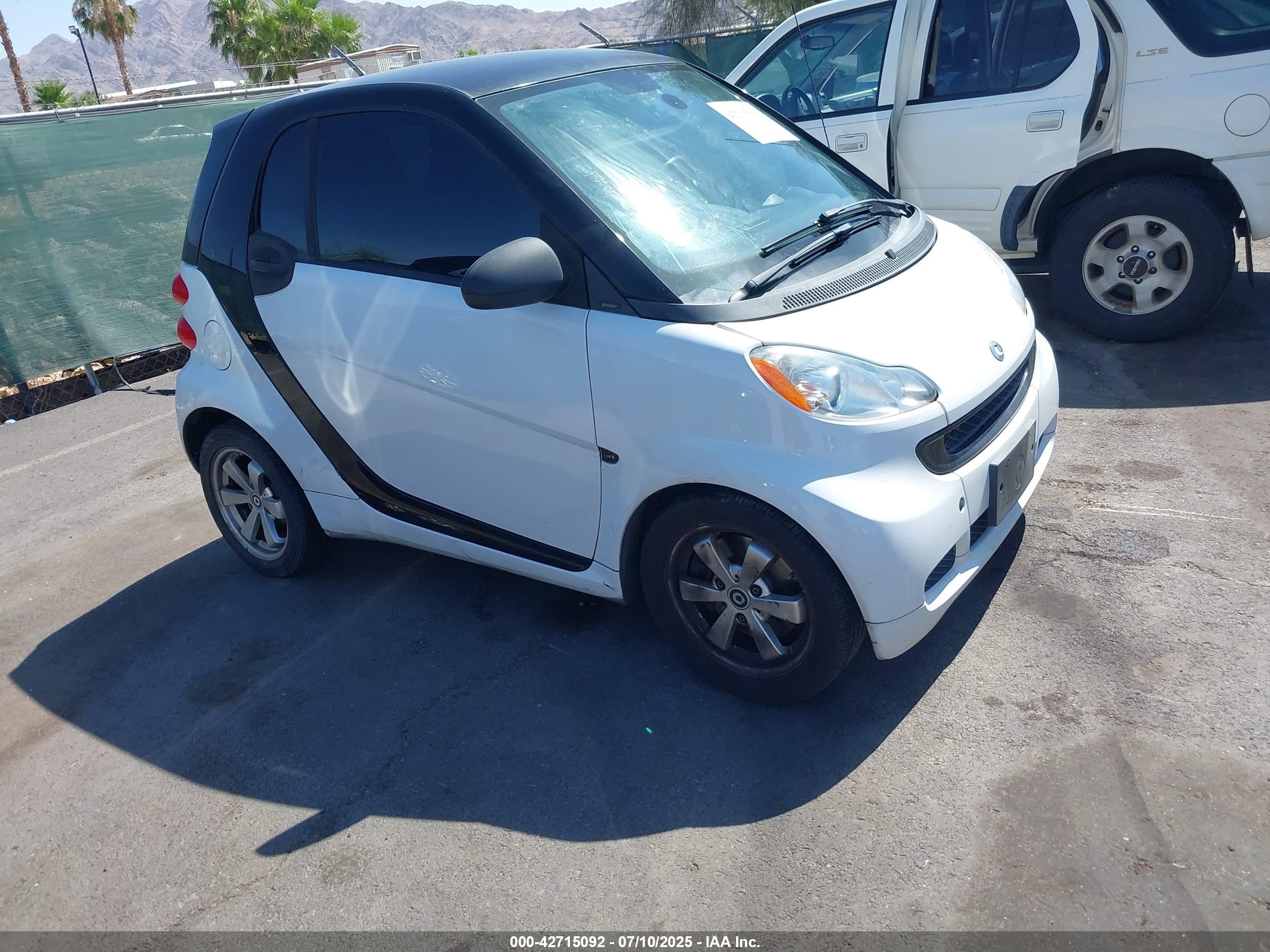 2012 Smart fortwo Pure, VIN WMEEJ3BA3CK529236 — Front end
