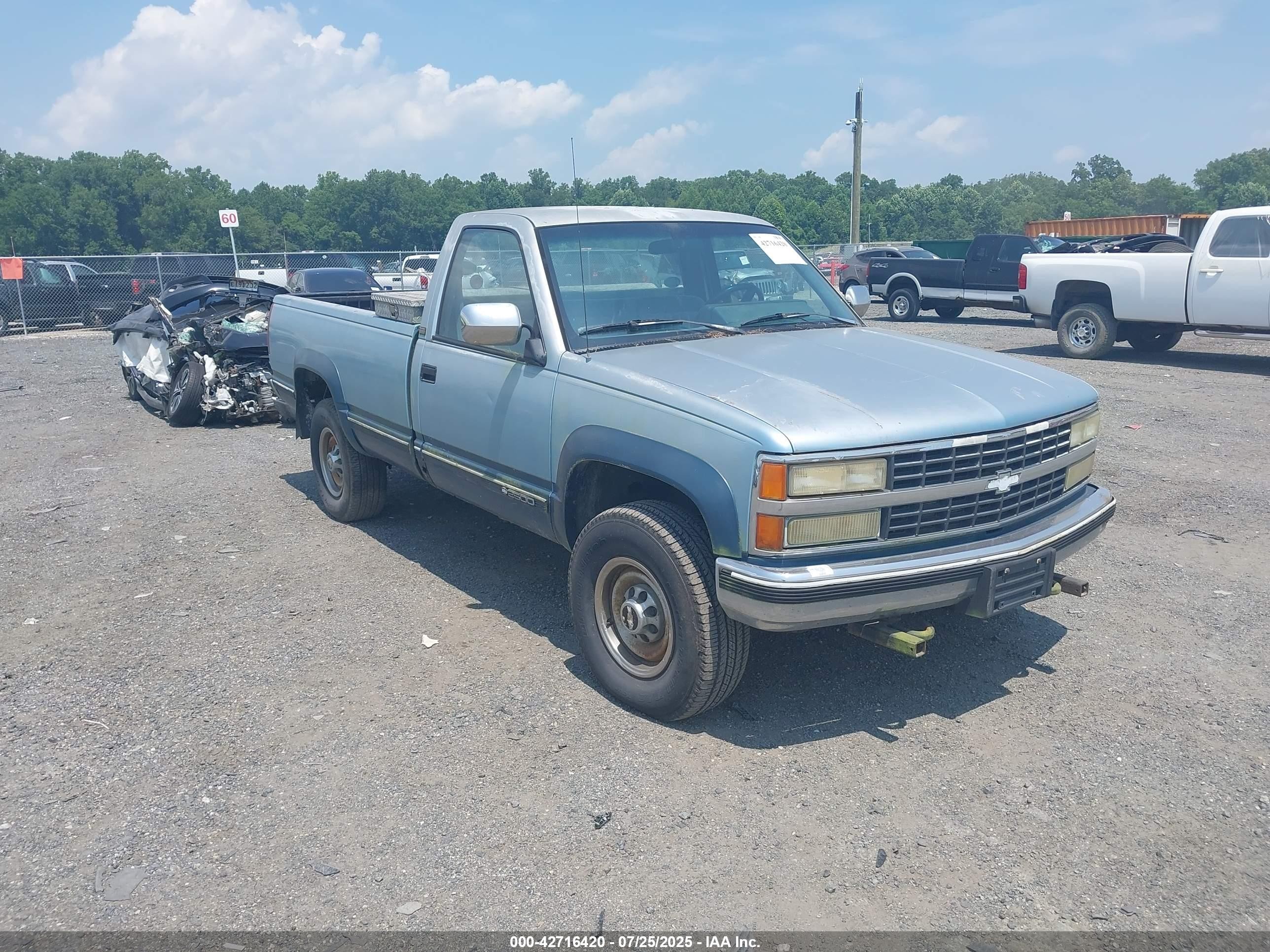 1991 Chevrolet K2500, VIN 1GCGK24K7ME202665 — Front end