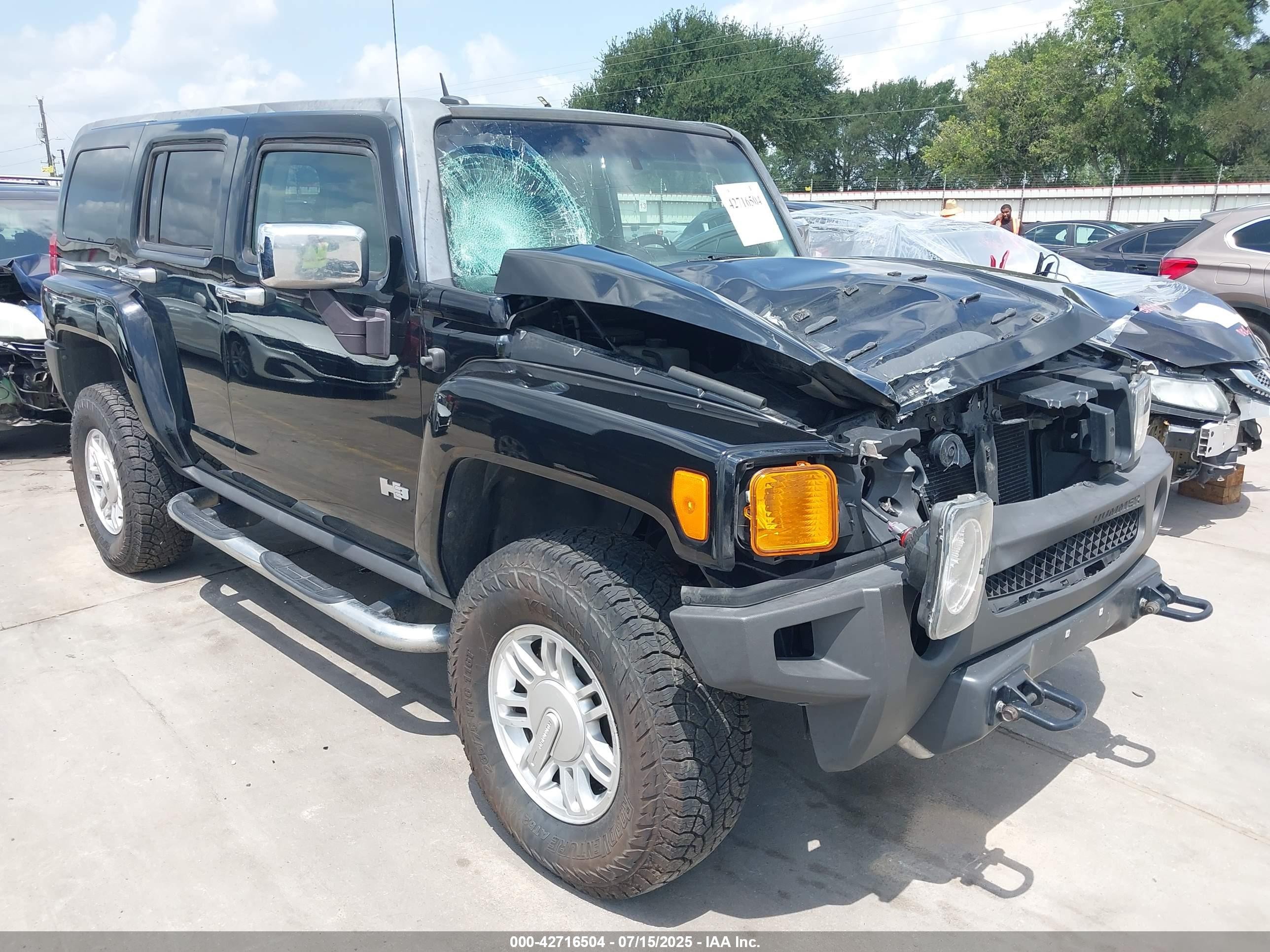 2010 Hummer H3 Luxury, VIN 5GTMNJEE9A8117570 — Front end