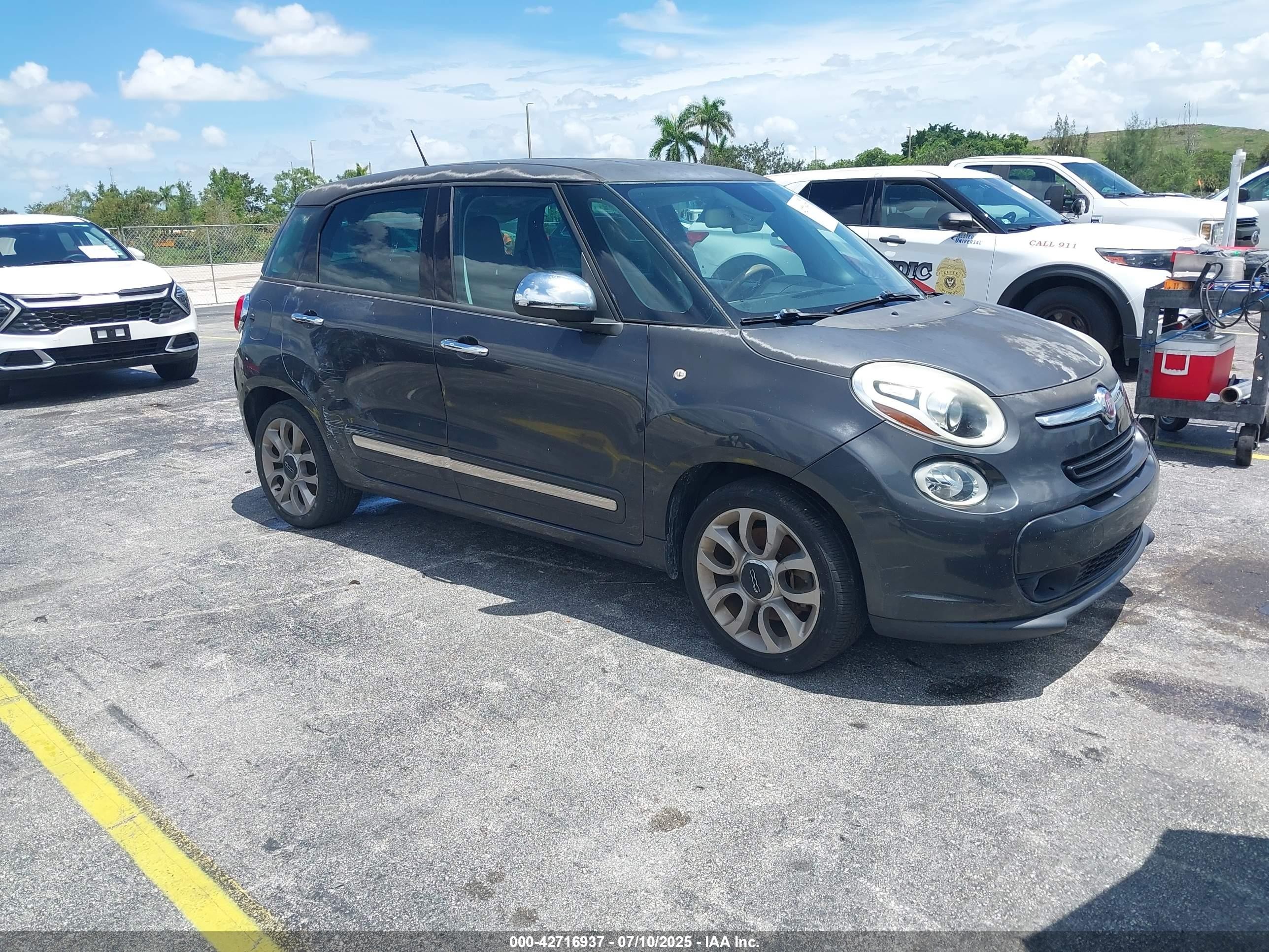 2014 FIAT 500L Lounge, VIN ZFBCFACH1EZ007001 — Side