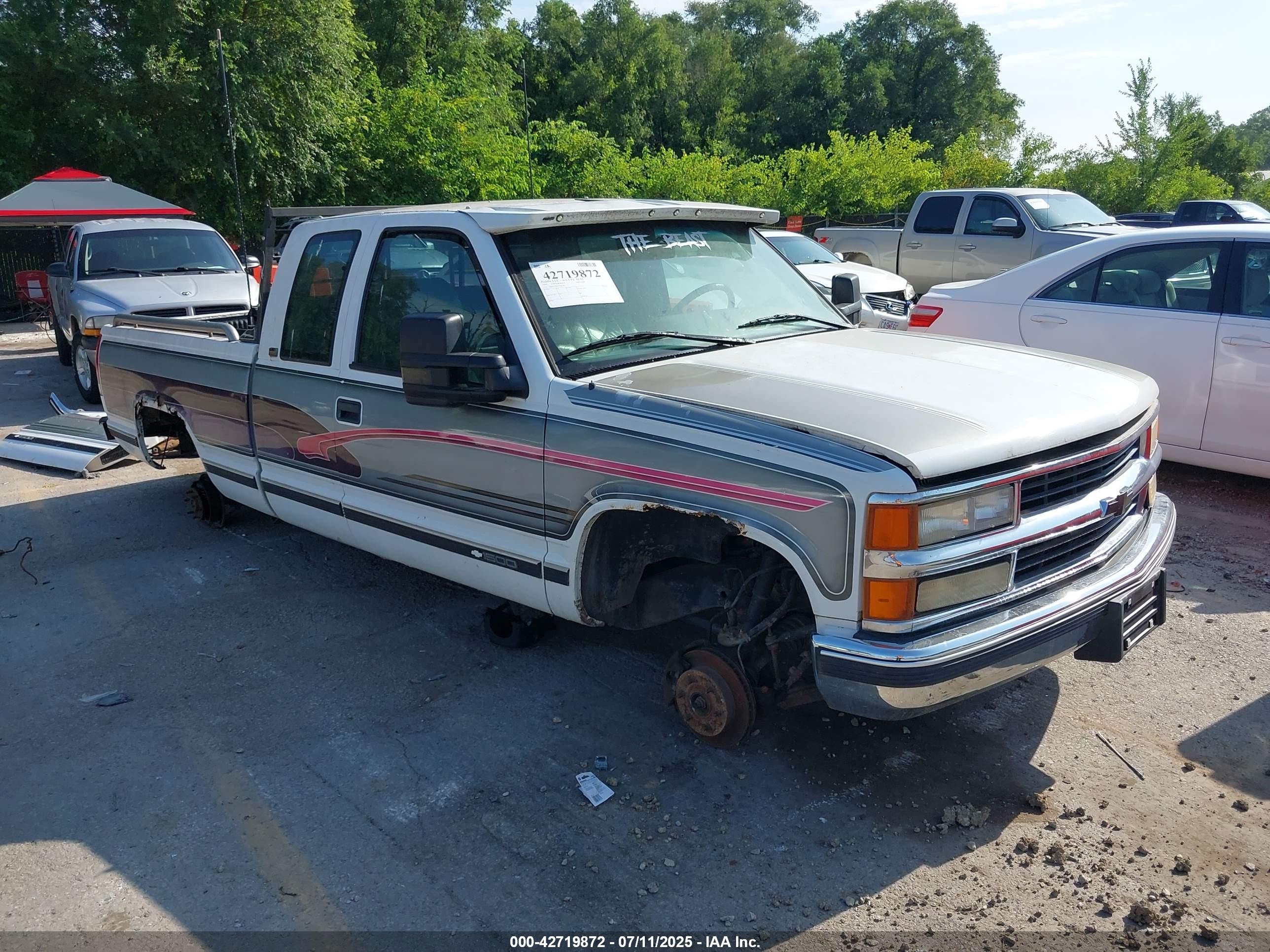 1996 Chevrolet K1500, VIN 1GBEK19M5TE246789 — Rear end
