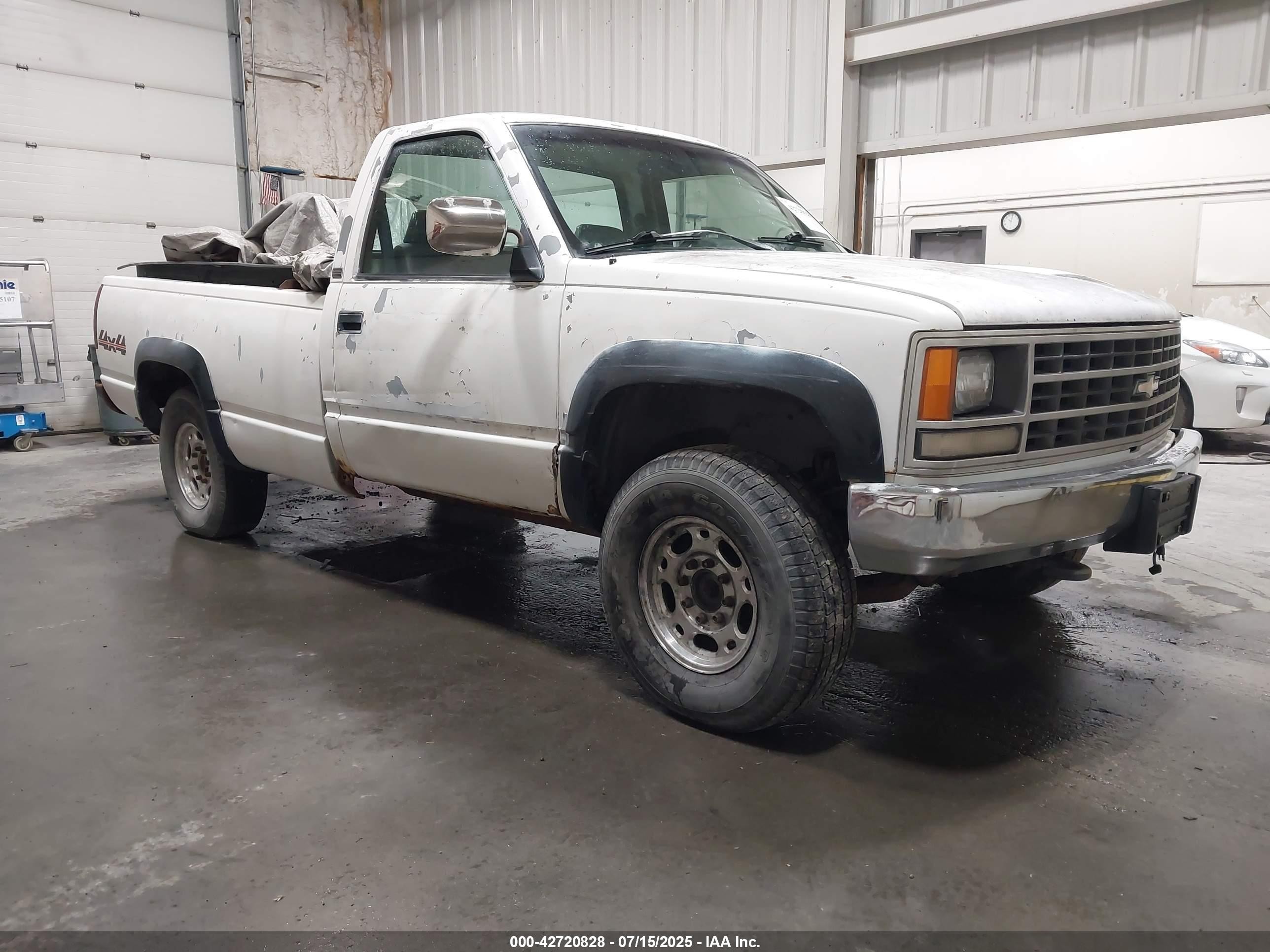 1993 Chevrolet K2500, VIN 1GCGK24K2PE194060 — Rear end