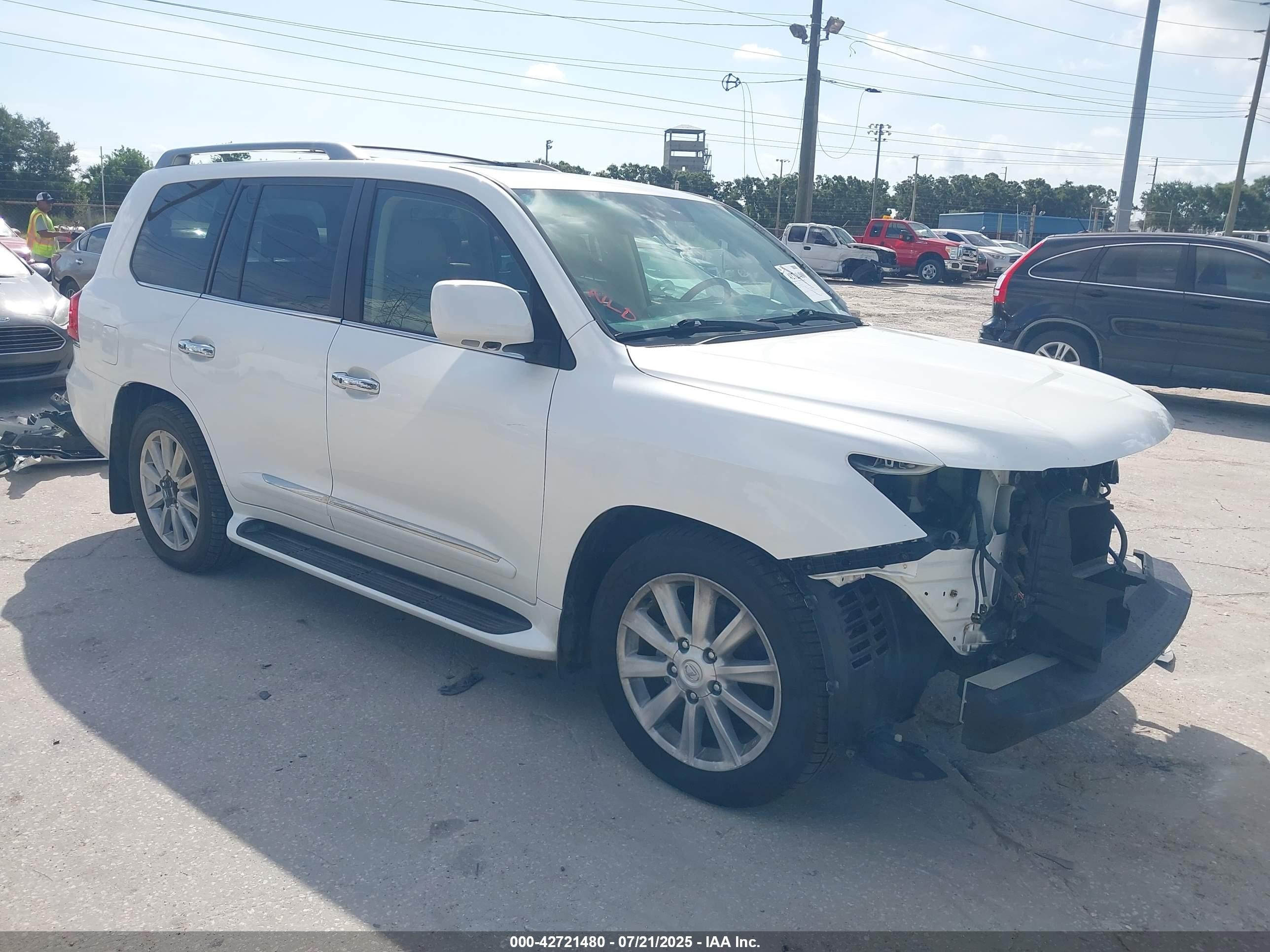 2009 Lexus LX 570, VIN JTJHY00W494019346 — Перед