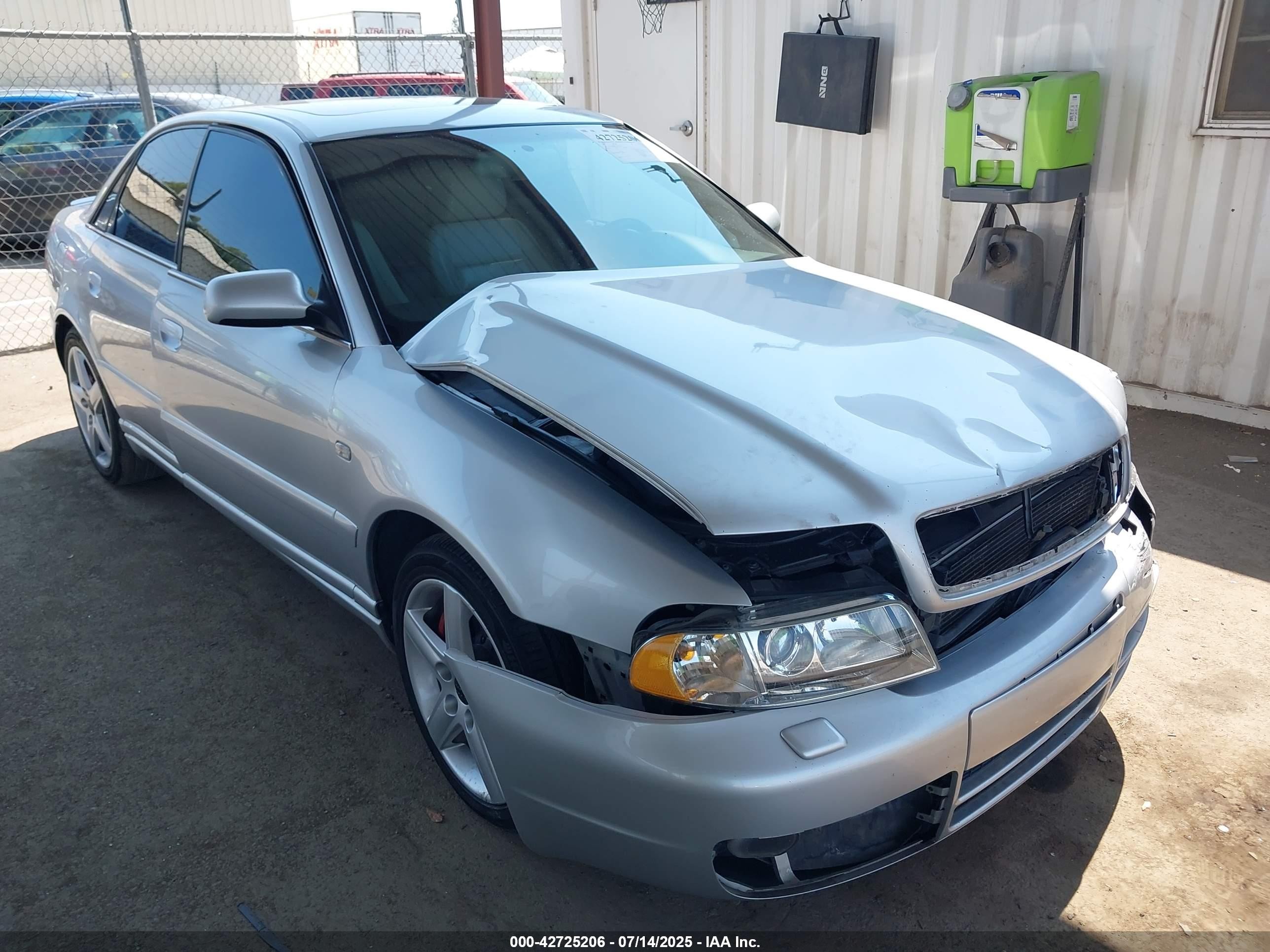 2001 Audi S4, VIN WAURD68D31A117425 — Перед