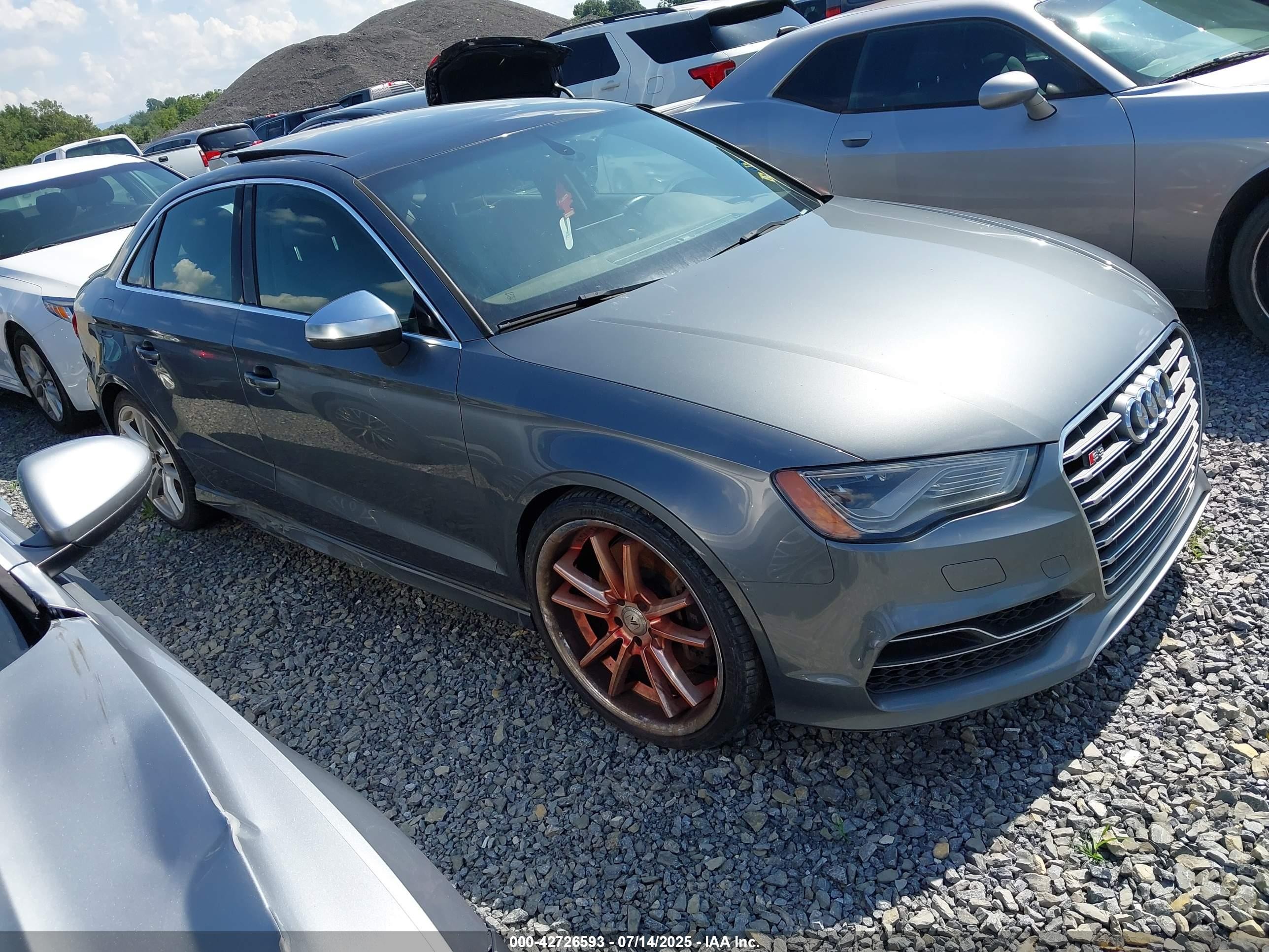 2015 Audi S3 Premium Plus, VIN WAUBFGFF2F1071079 — Фото с аукциона