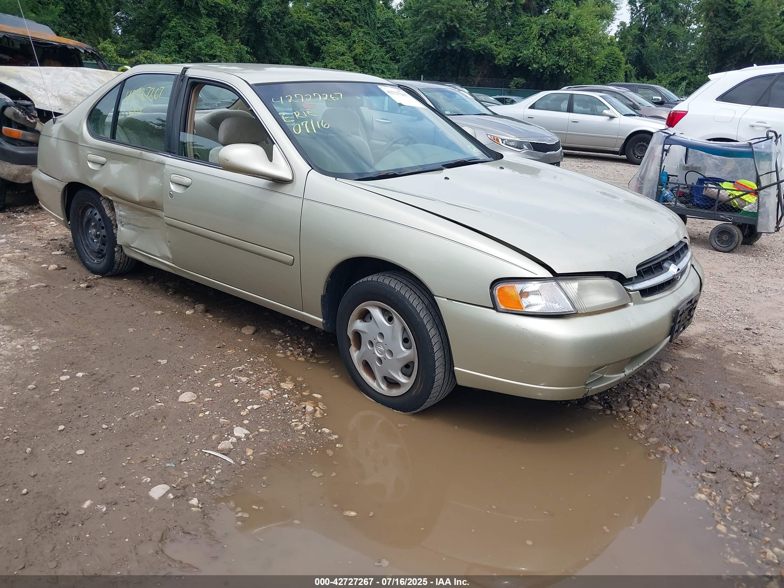 1999 Nissan Altima XE, VIN 1N4DL01D5XC151067 — Side