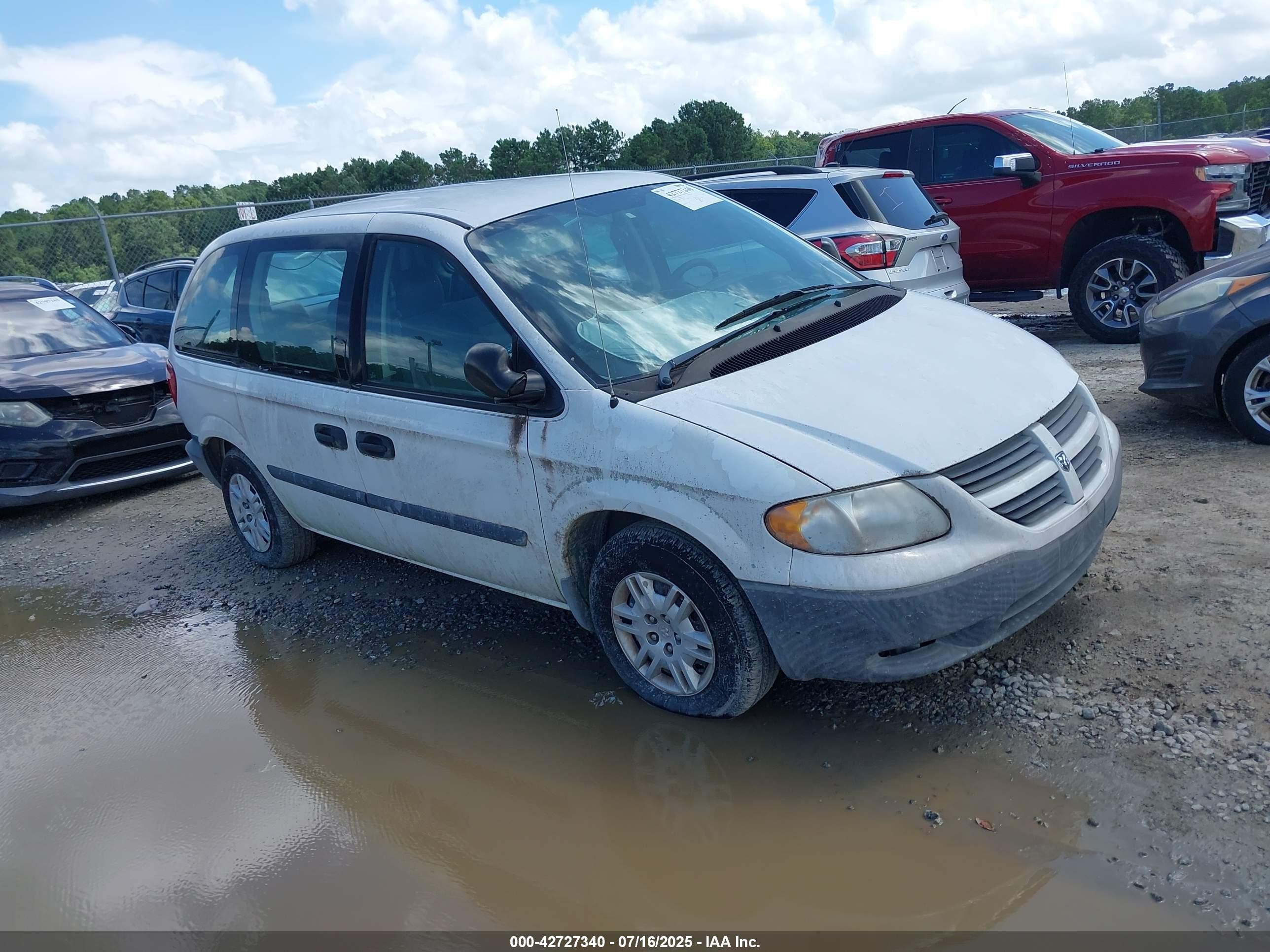 2006 Dodge Caravan SE, VIN 1D4GP25R56B657020 — Бок