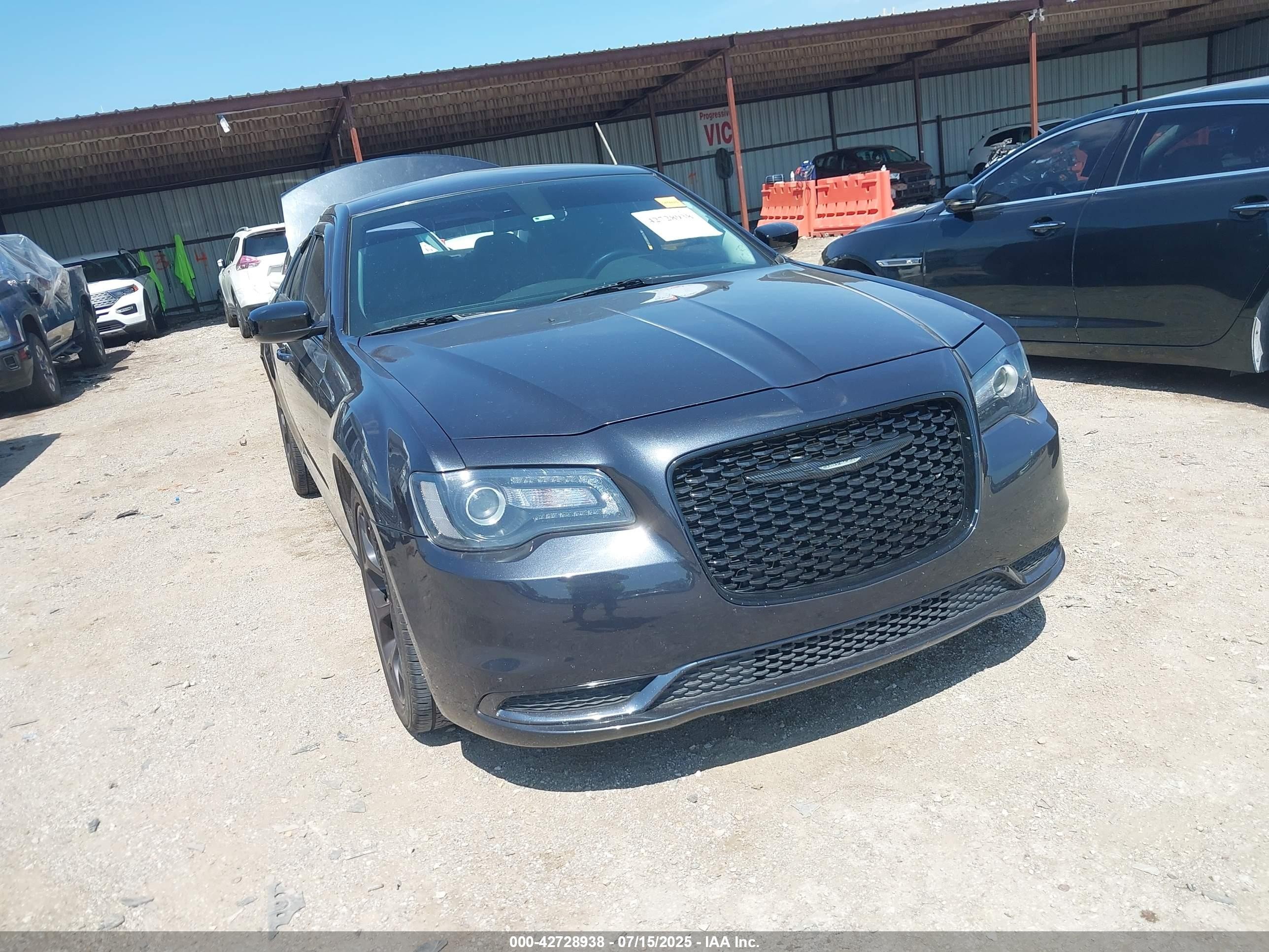 2019 Chrysler 300 Touring, VIN 2C3CCAAG4KH610427 — Storm