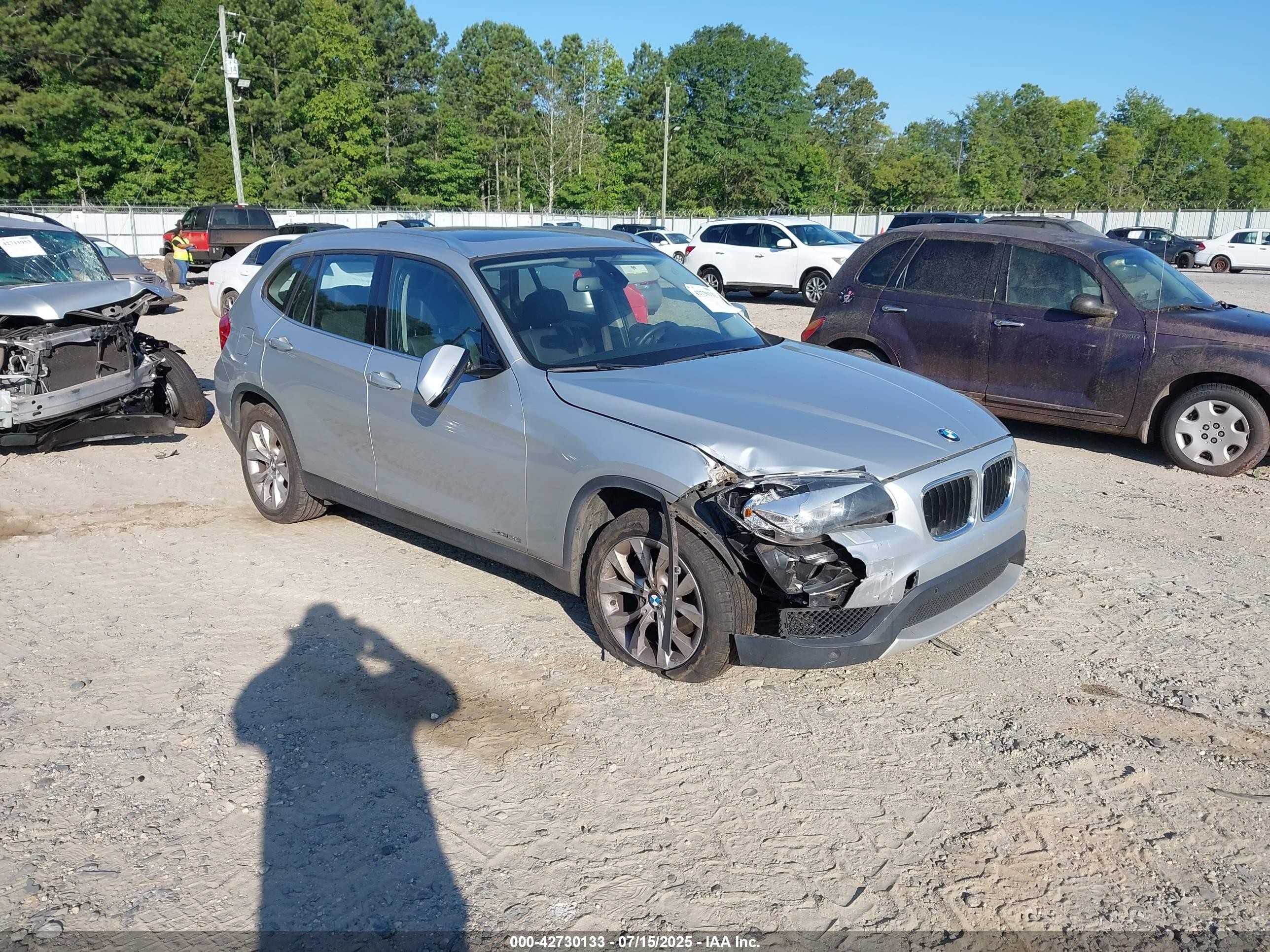 2013 BMW X1 xDrive28i, VIN WBAVL1C53DVR92344 — Front end