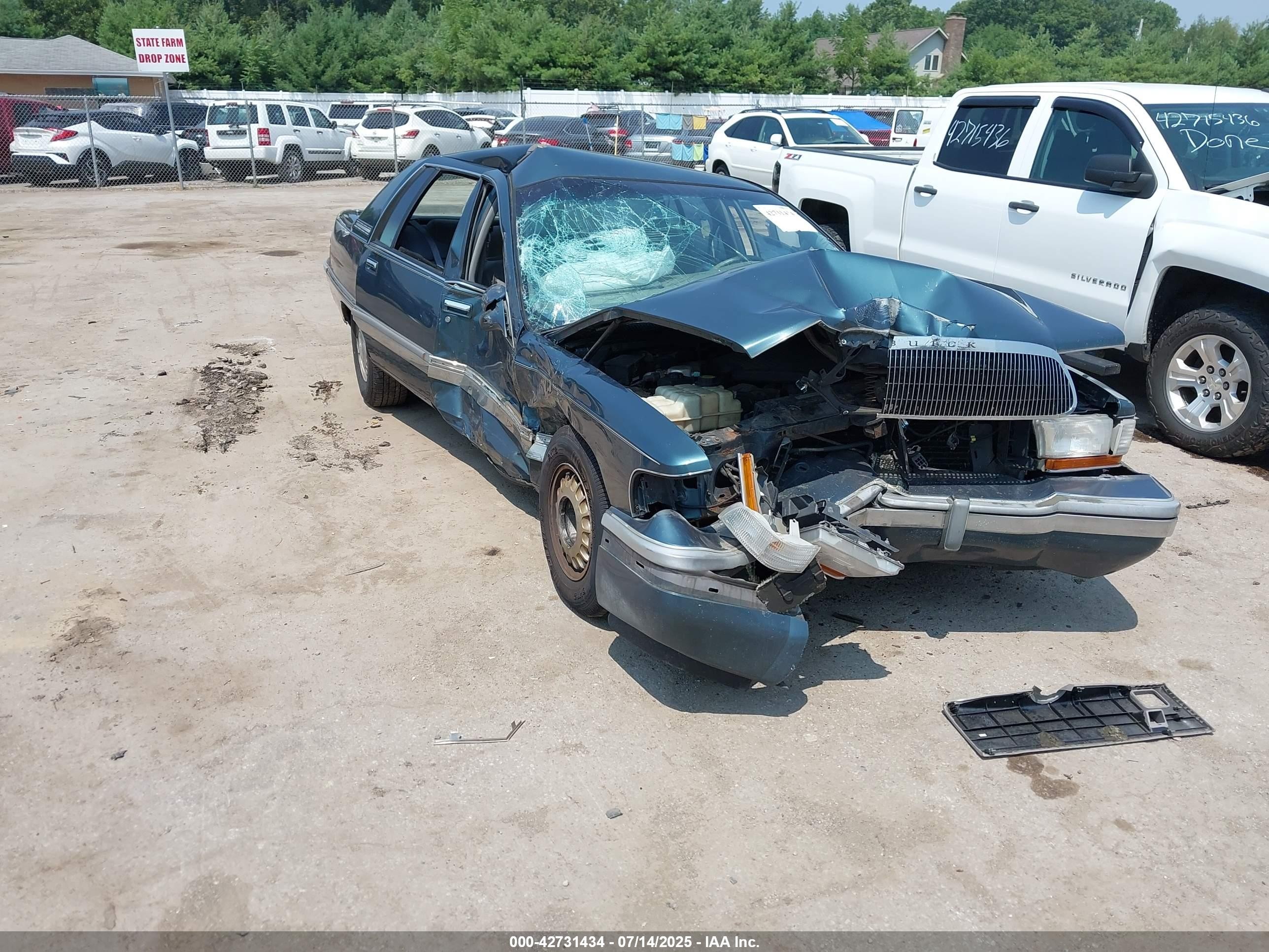 1995 Buick Roadmaster, VIN 1G4BN52P3SR417799 — Side