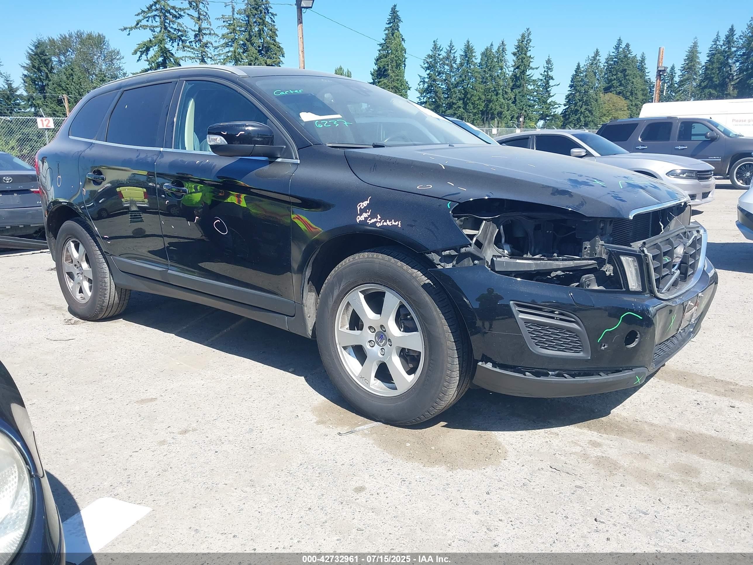 2011 Volvo XC60 3.2L, VIN YV4952DL0B2158352 — Auction photo