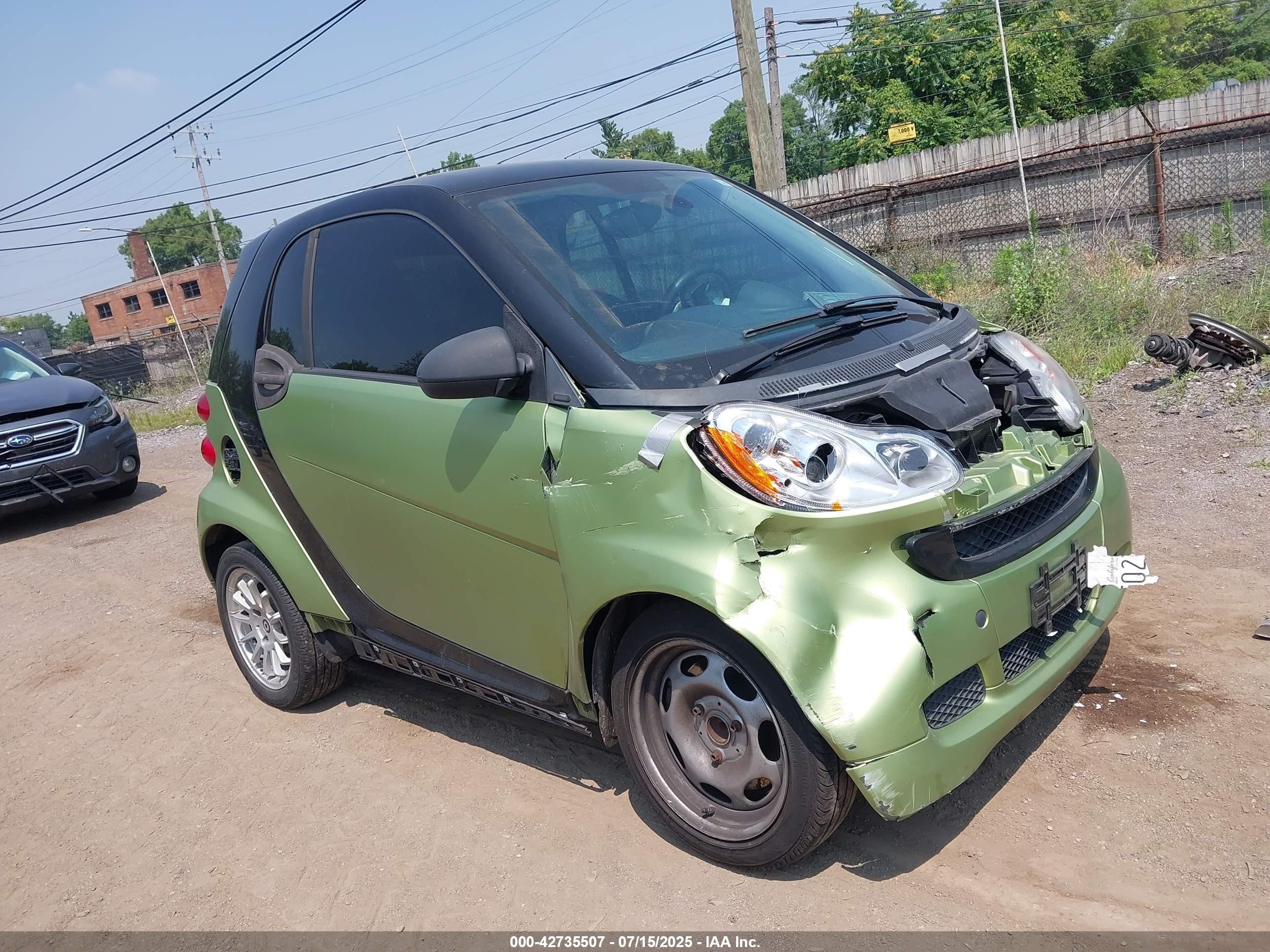 2012 Smart fortwo Pure, VIN WMEEJ3BA7CK535847 — Front end