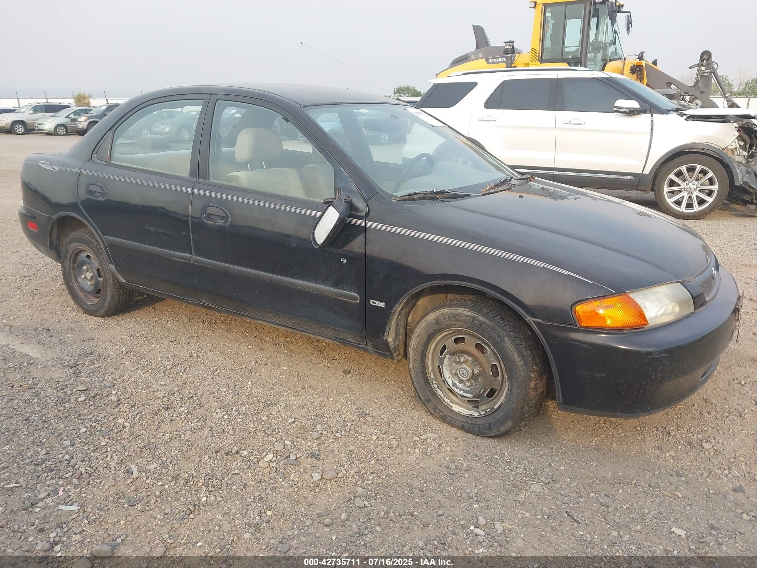 1997 Mazda Protege DX, VIN JM1BC1418V0165780 — Бок