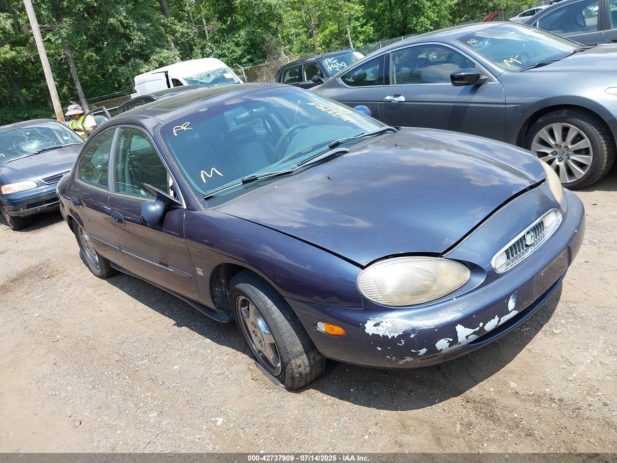 1998 Mercury Sable LS Premium Group, VIN 1MEFM53S2WA607804 — Бок