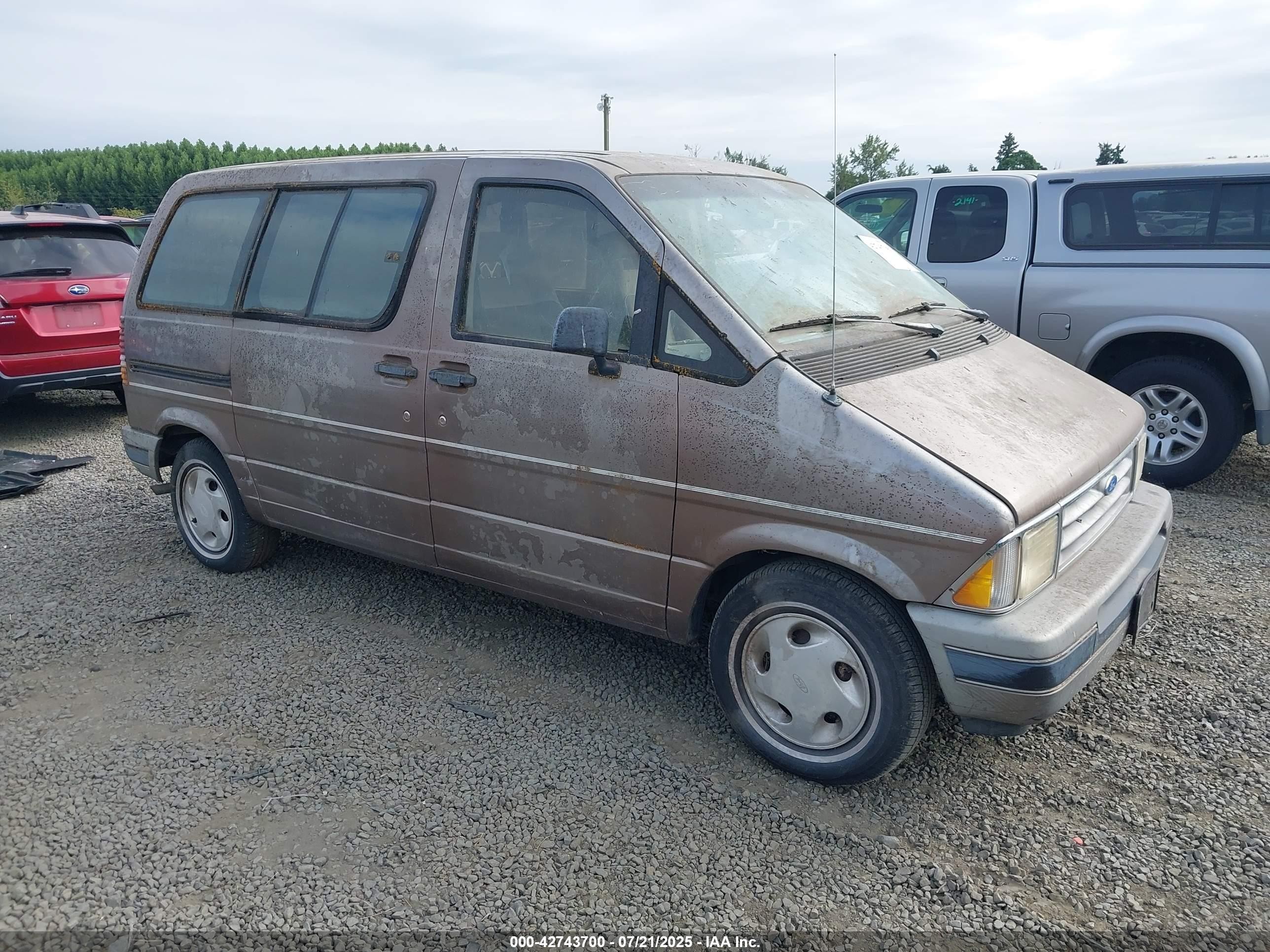 1992 Ford Aerostar, VIN 1FMDA11U6NZB38582 — Normal wear