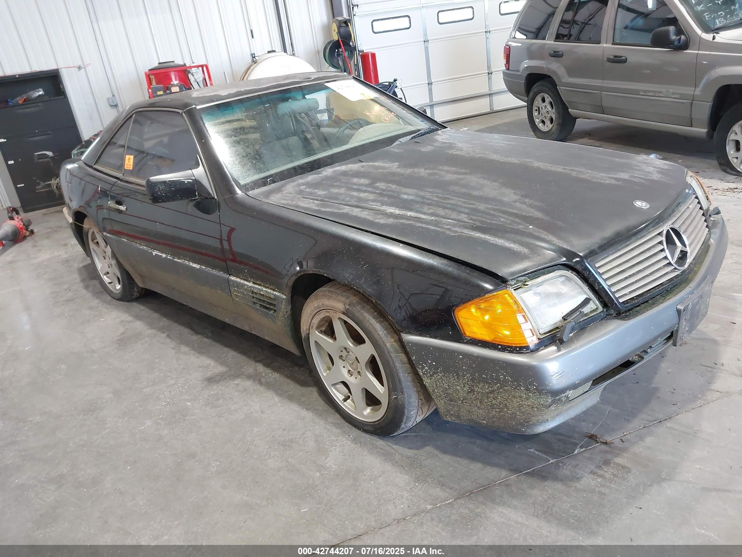 1992 Mercedes-Benz 500, VIN WDBFA66E7NF043220 — Biohazard / chemical