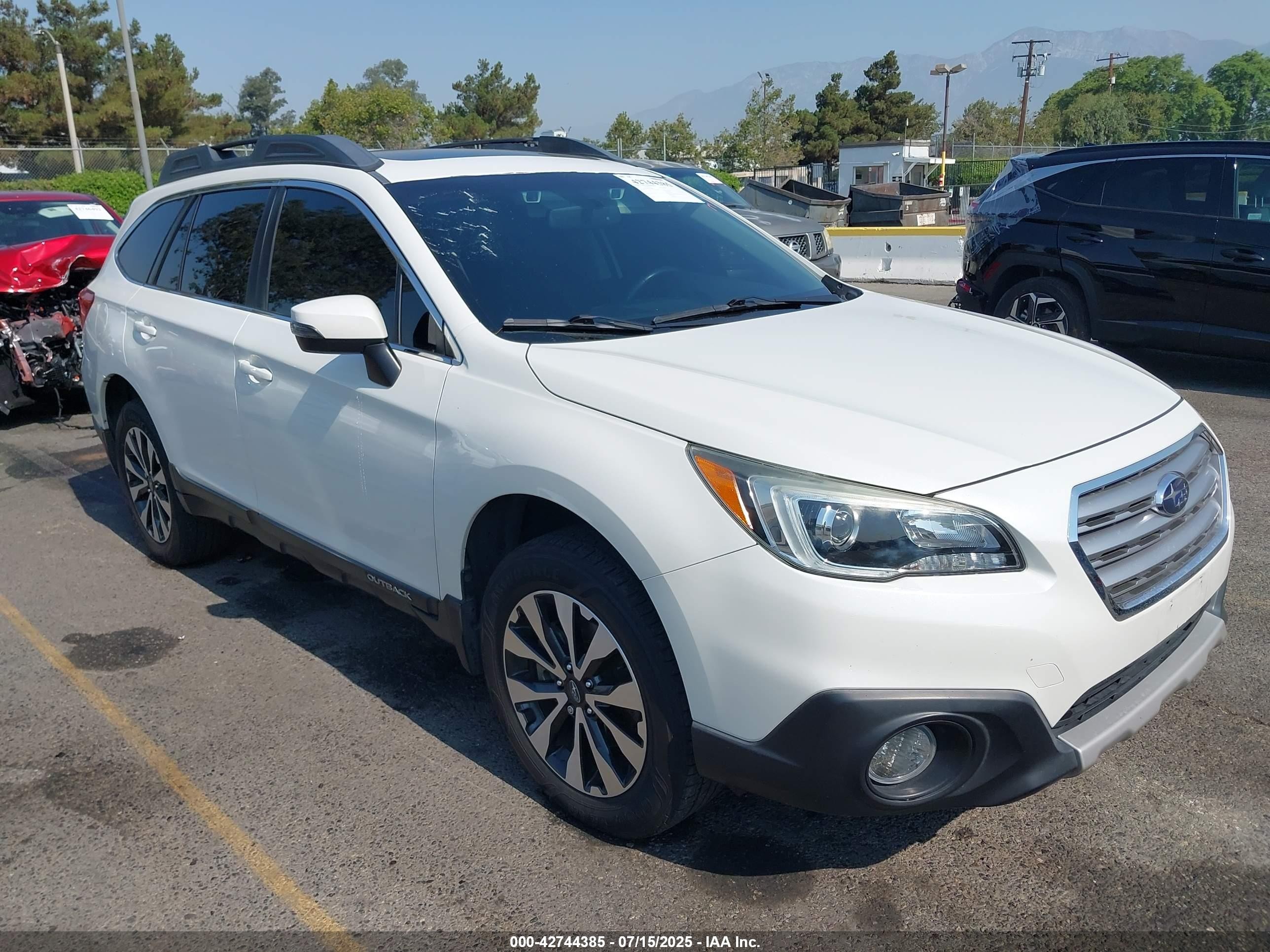 2016 Subaru Outback Limited, VIN 4S4BSANC0G3326607 — Side