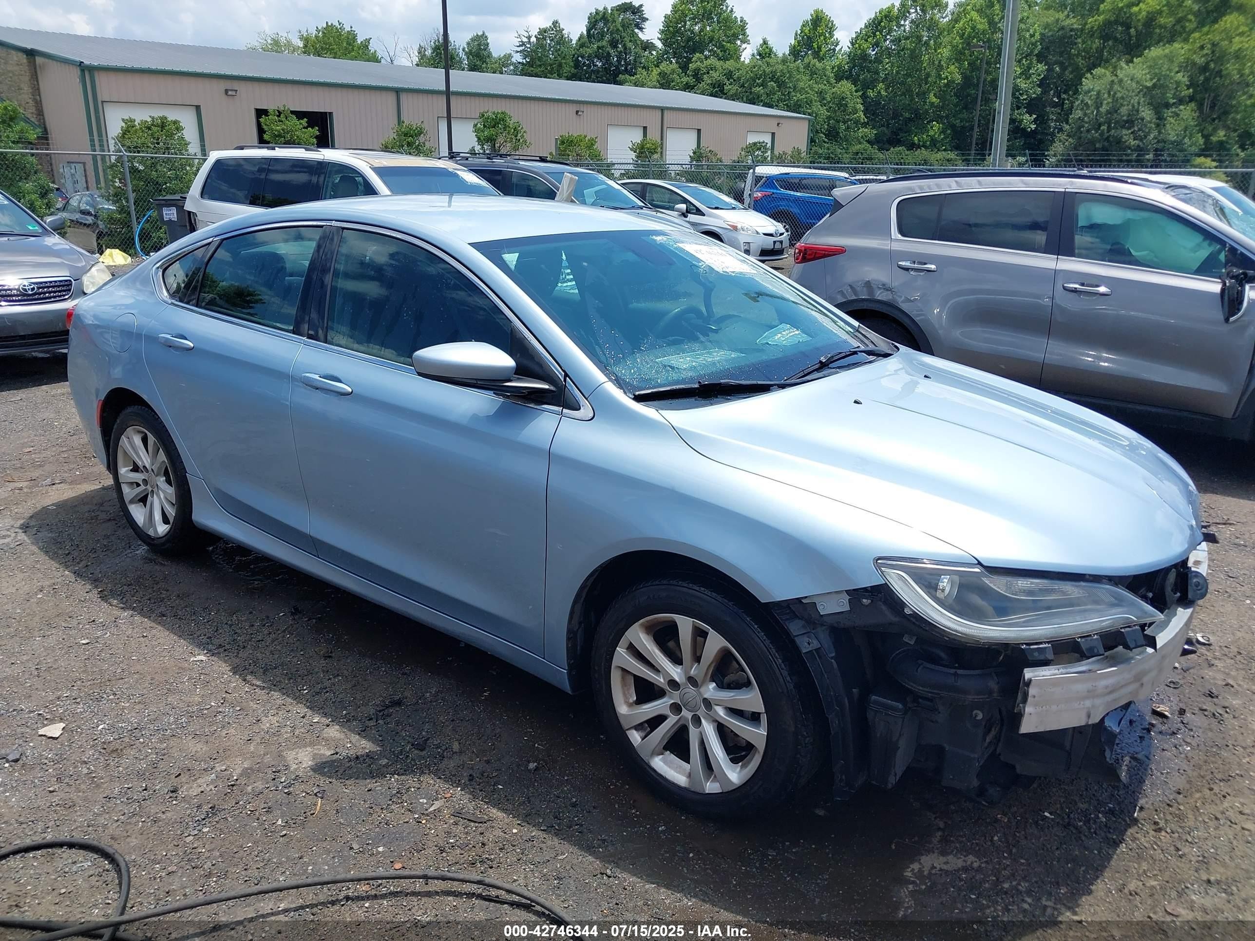 2015 Chrysler 200 Limited, VIN 1C3CCCAB5FN712574 — Front end
