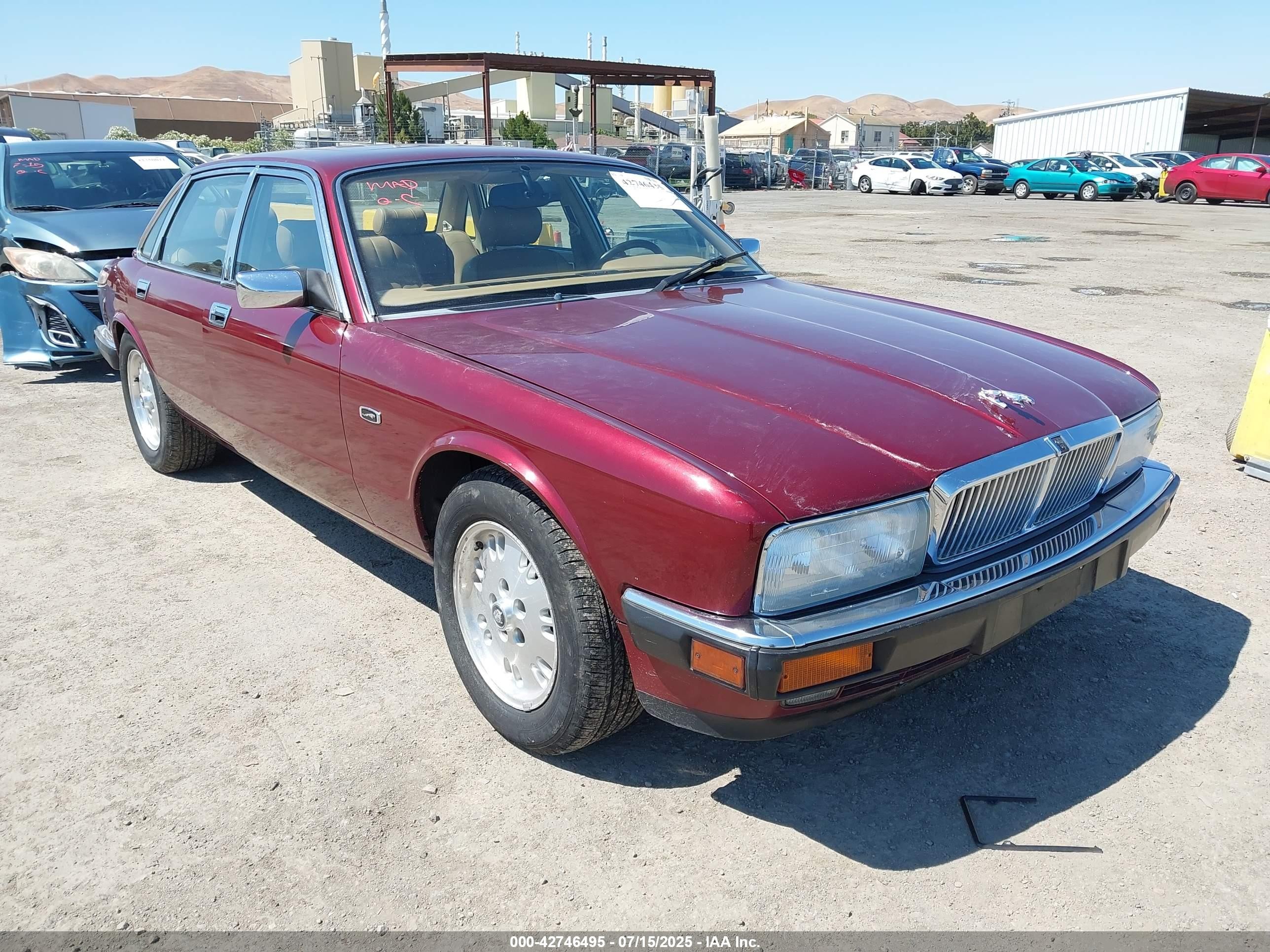 1994 Jaguar XJ, VIN SAJHX1749RC696626 — Normal wear