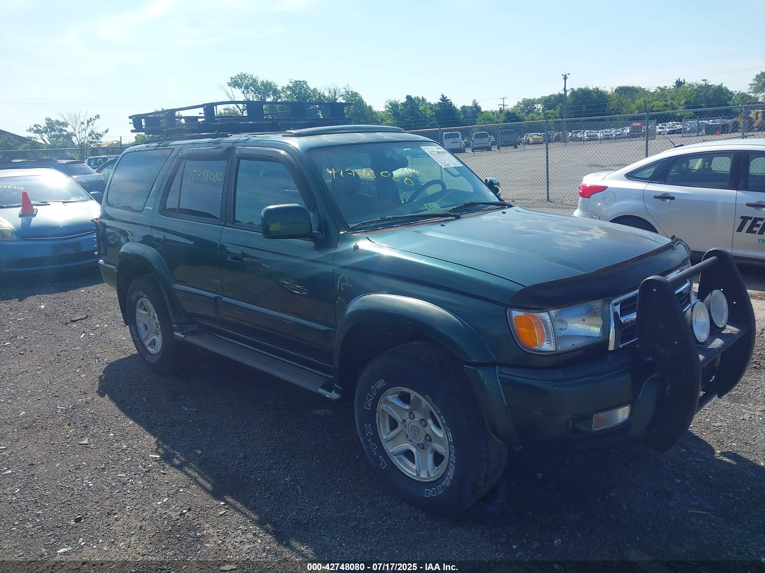 1999 Toyota 4Runner Limited, VIN JT3HN87R2X0220780 — Front end