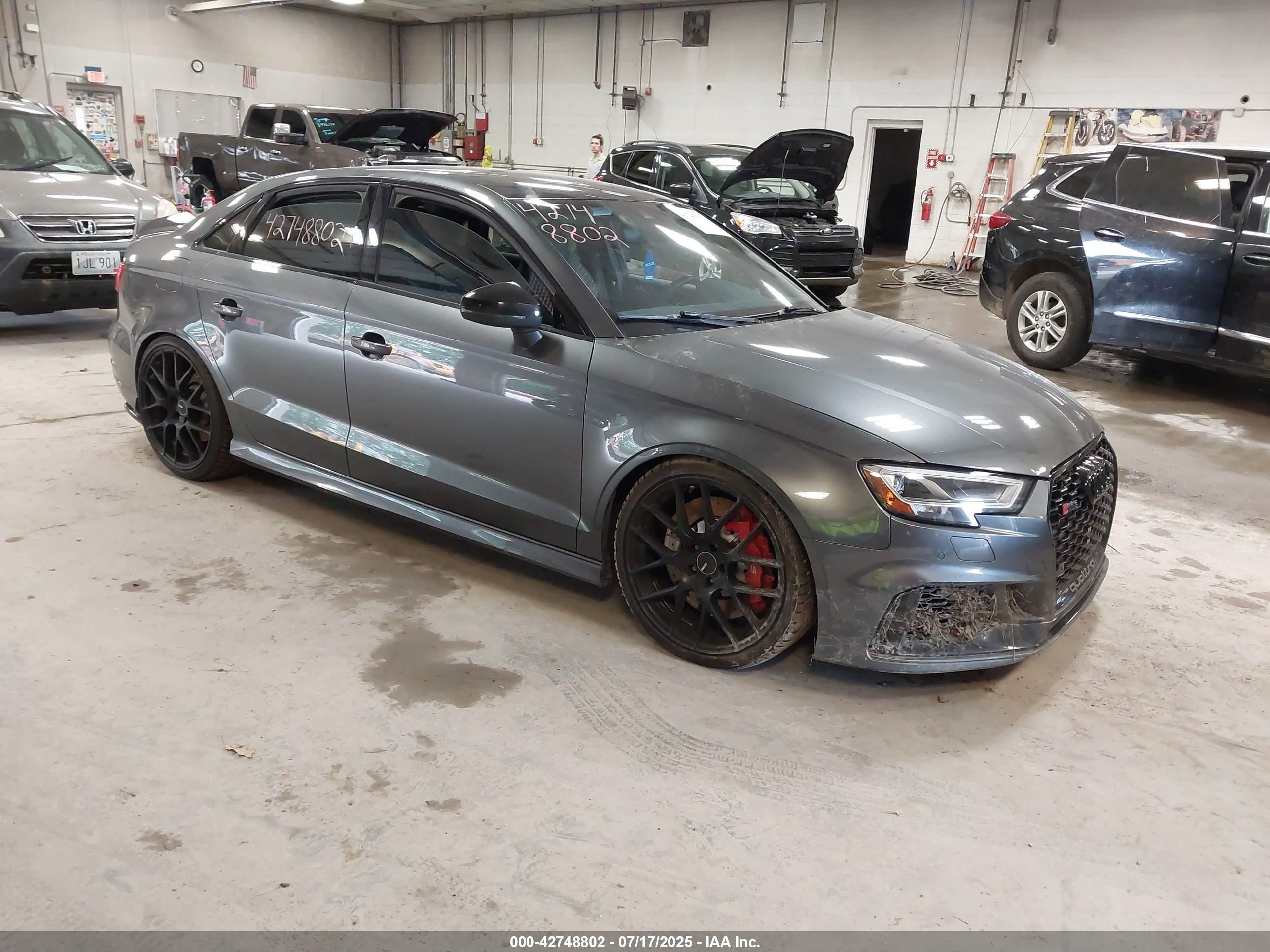 2020 Audi RS 3, VIN WUABWGFF5LA903208 — Бок