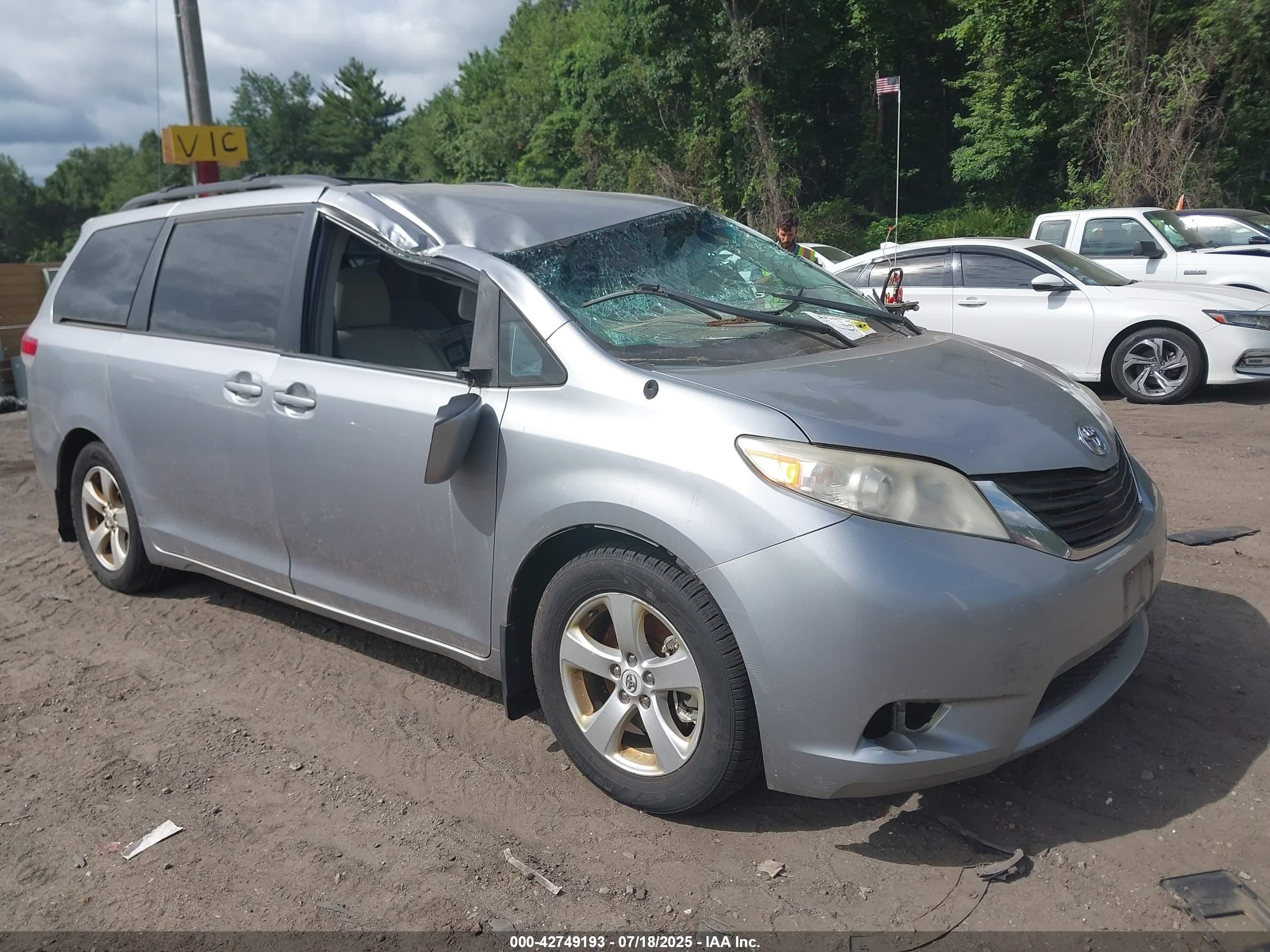 2012 Toyota Sienna LE AAS, VIN 5TDKK3DC1CS205594 — Front end