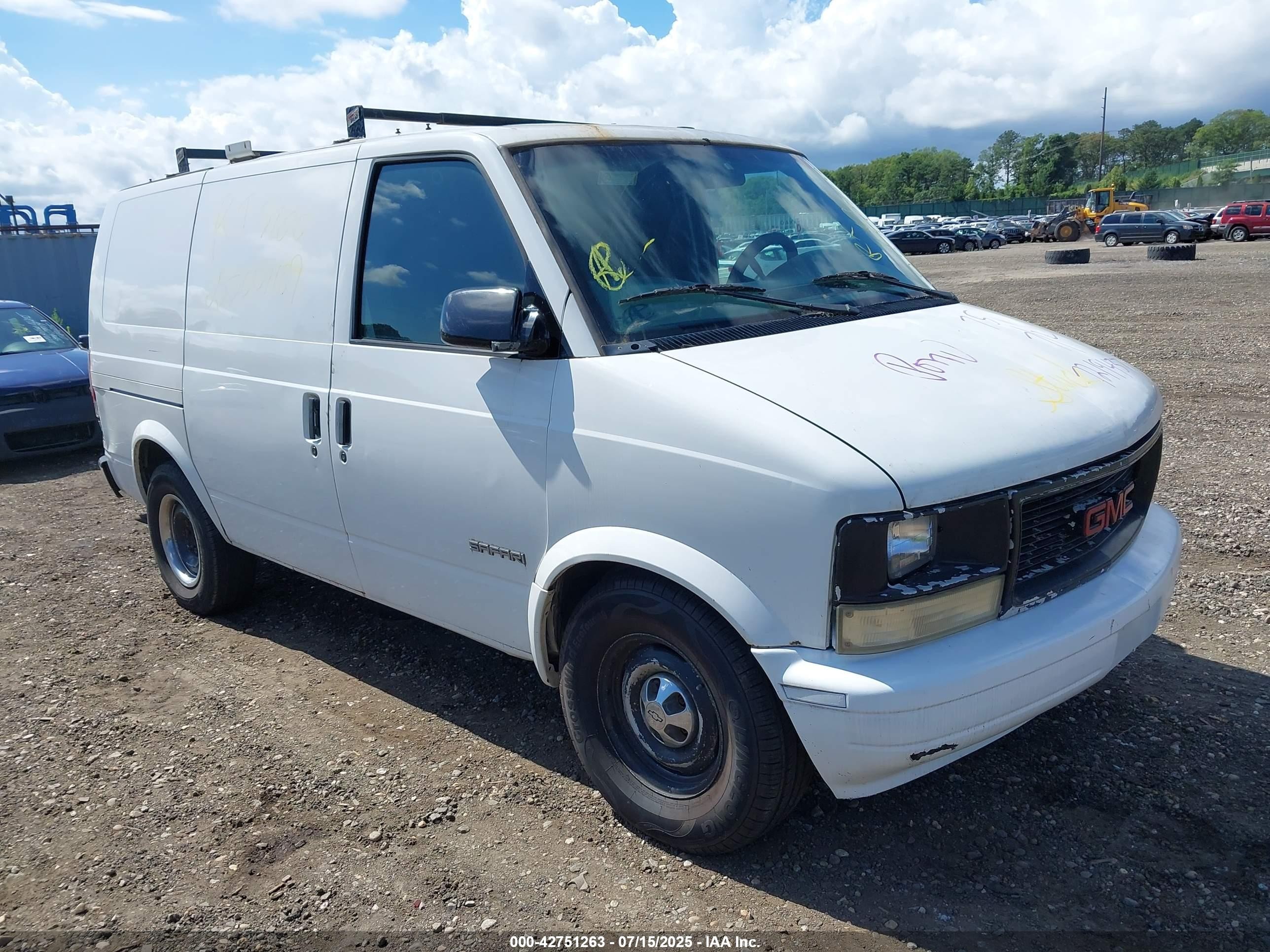 2000 GMC Safari Cargo, VIN 1GTDM19WXYB501934 — Not stated