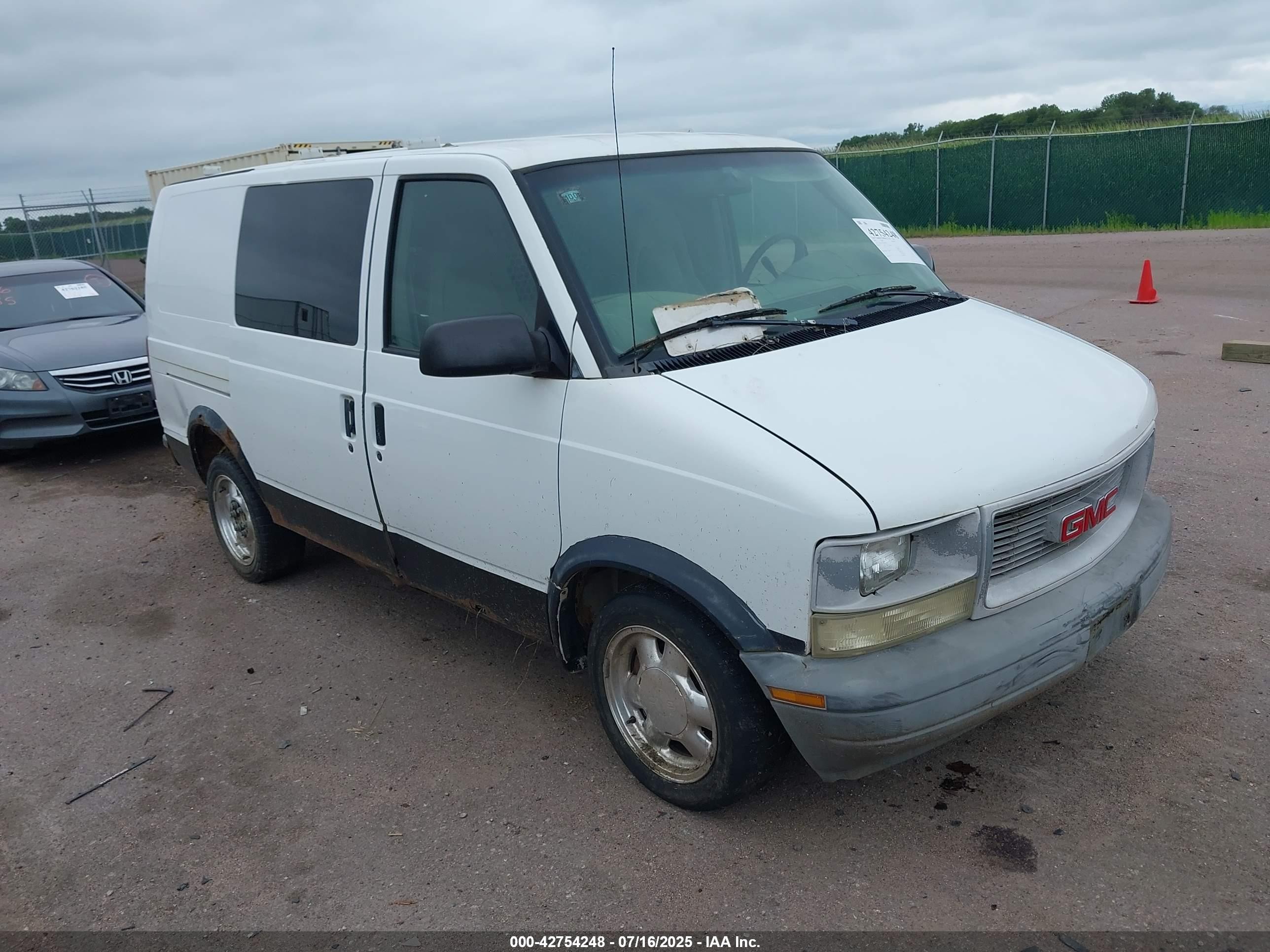2003 GMC Safari Cargo, VIN 1GTDL19X33B503979 — Normal wear
