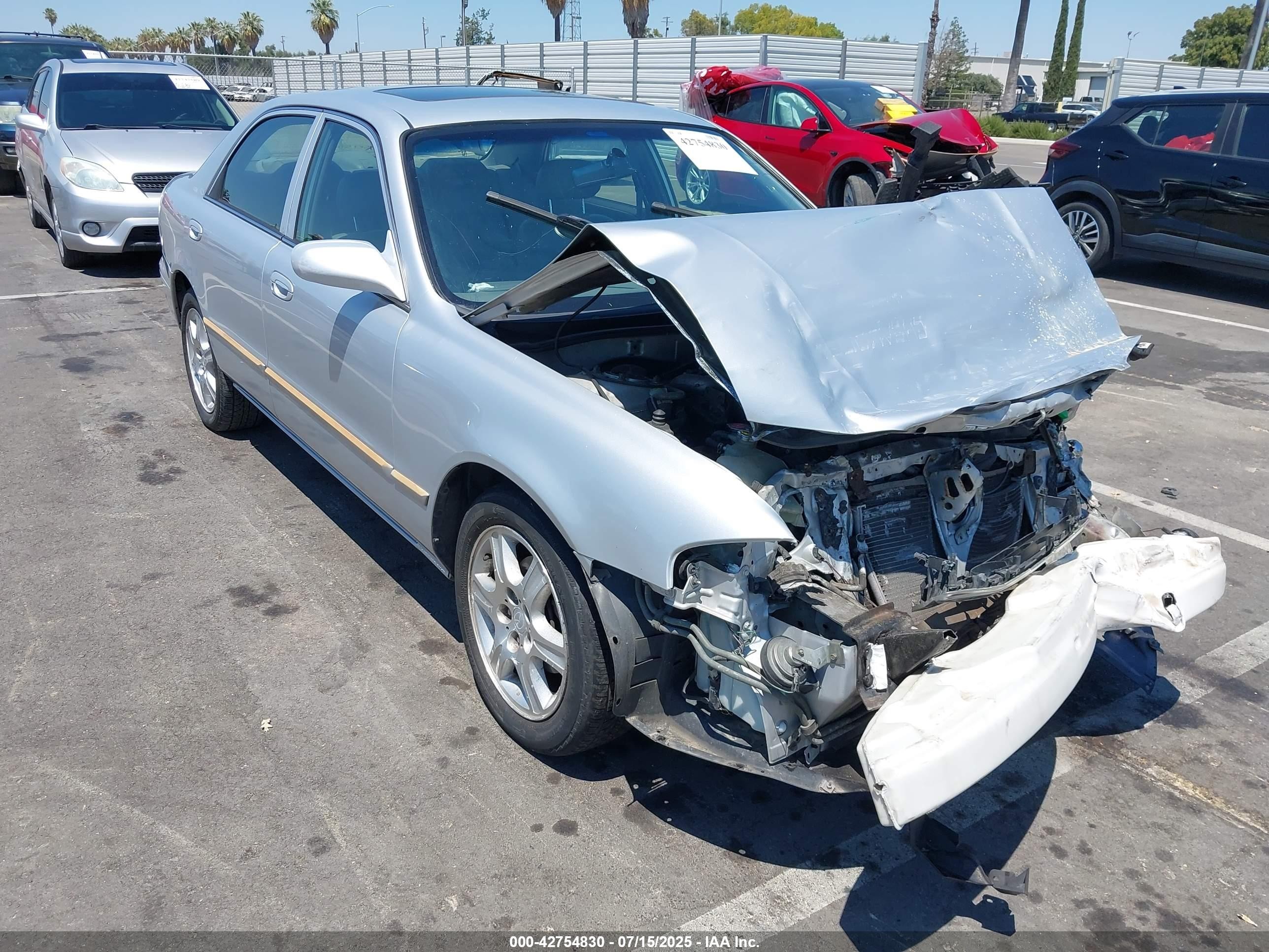 2001 Mazda 626 LX, VIN 1YVGF22D615204664 — Перед