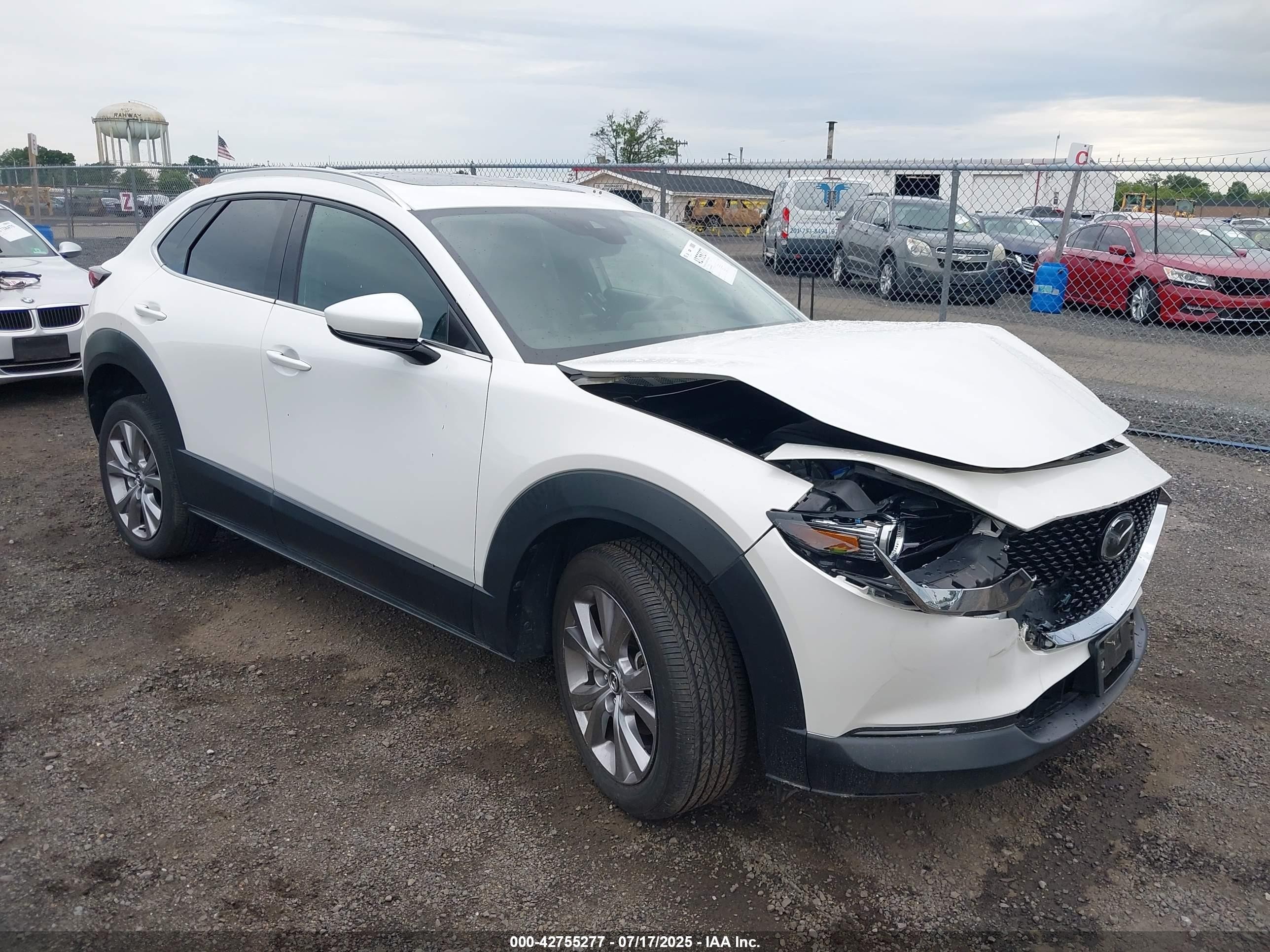 2021 Mazda CX-30 Premium, VIN 3MVDMBDL0MM212498 — Front end