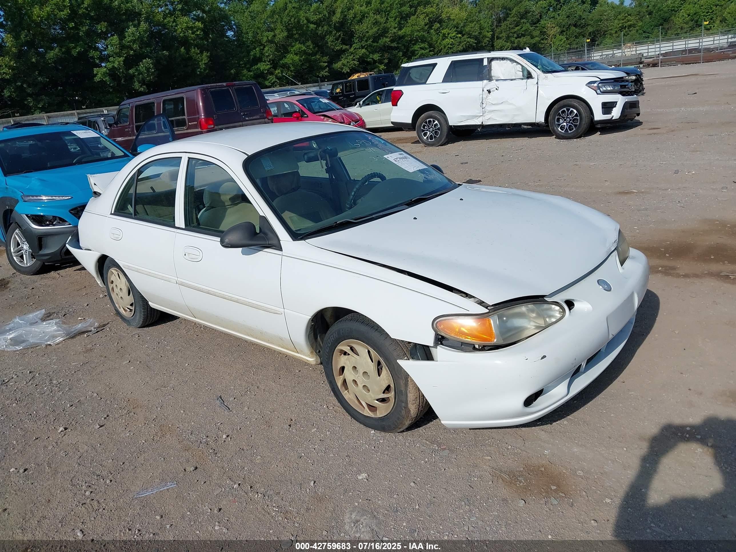 1999 Mercury Tracer LS, VIN 1MEFM13P3XW610798 — Зад