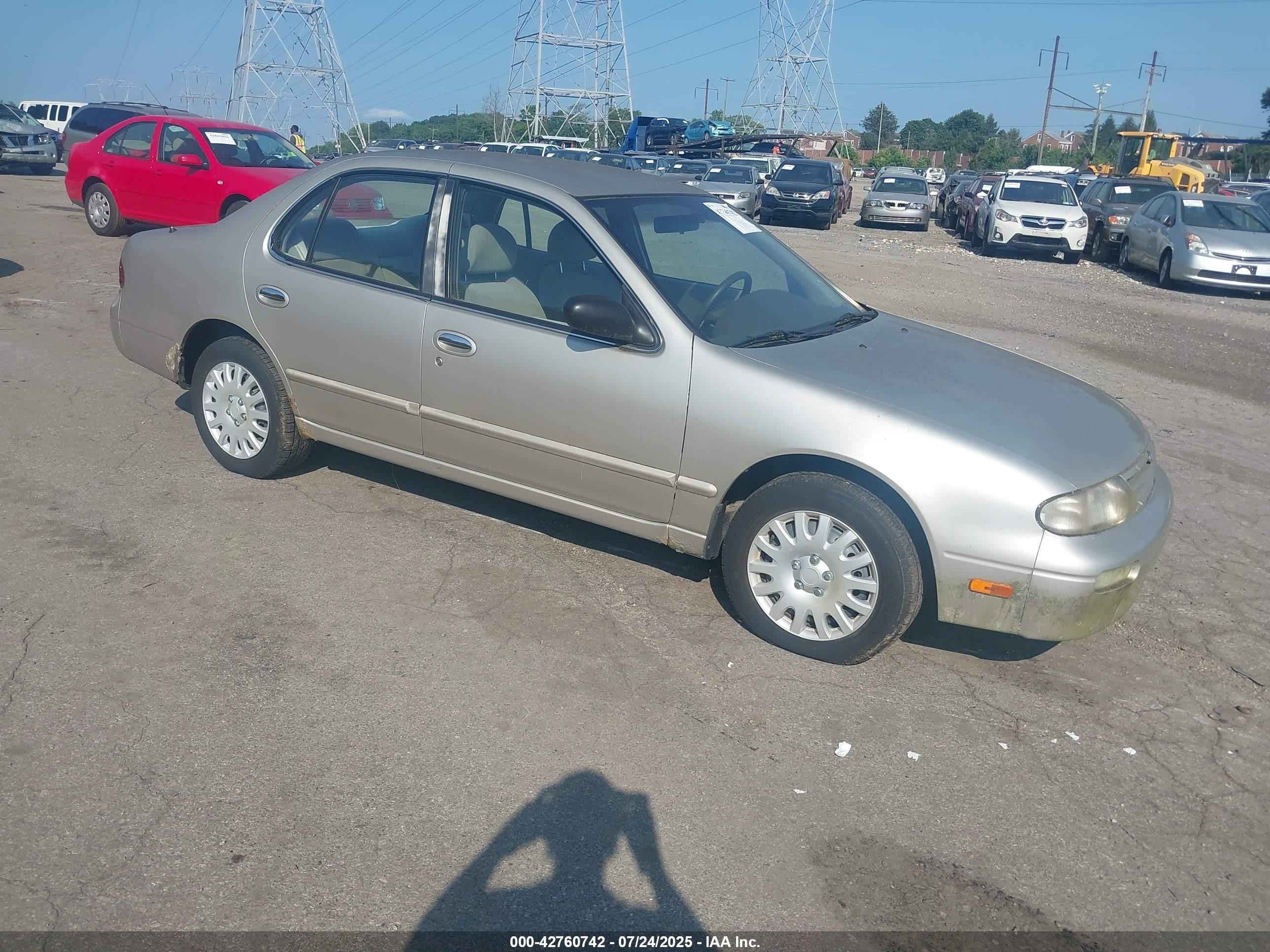 1996 Nissan Altima XE, VIN 1N4BU31D0TC106697 — Normal wear