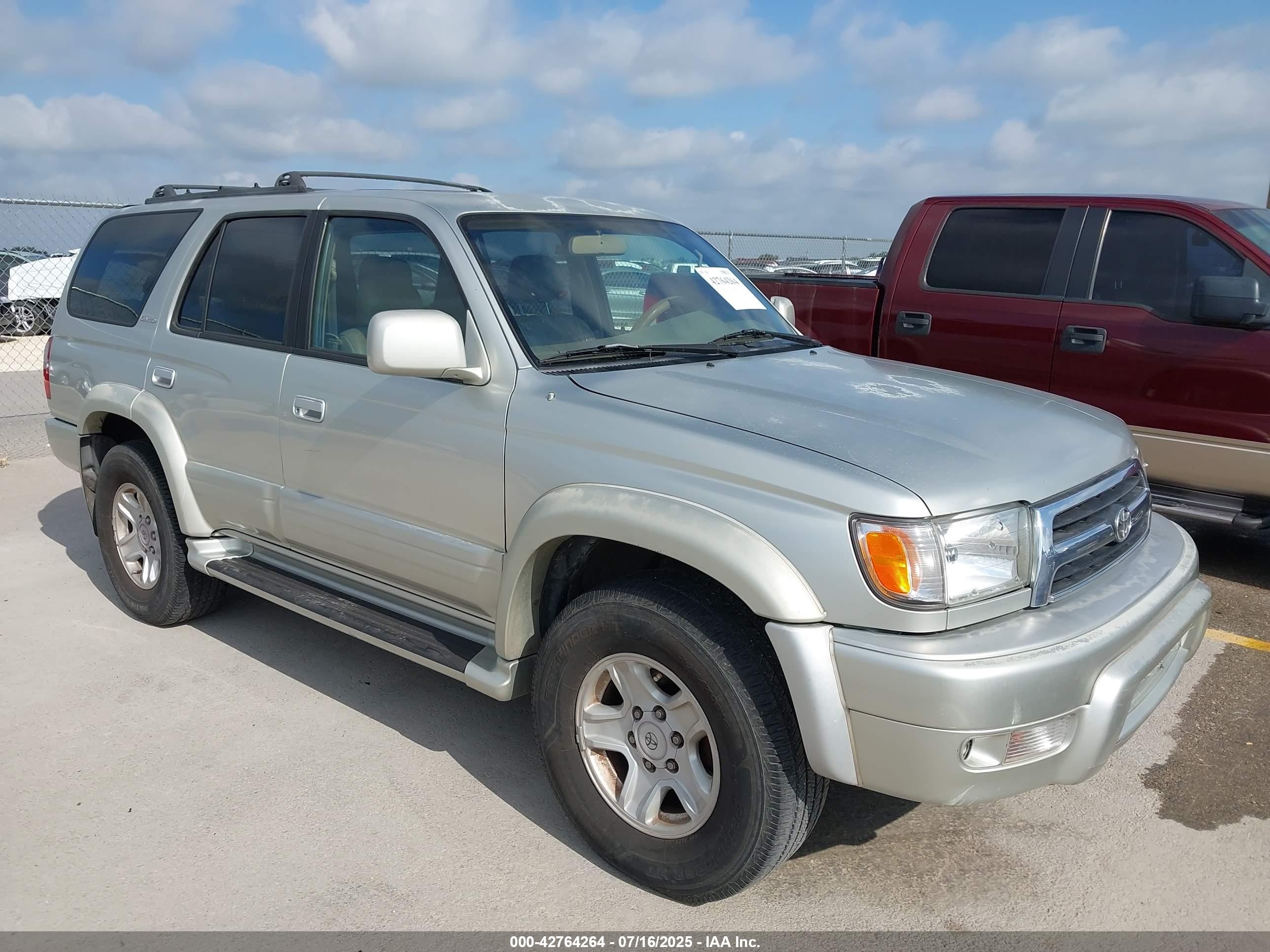 1999 Toyota 4Runner Limited, VIN JT3GN87R4X0134883 — Front end