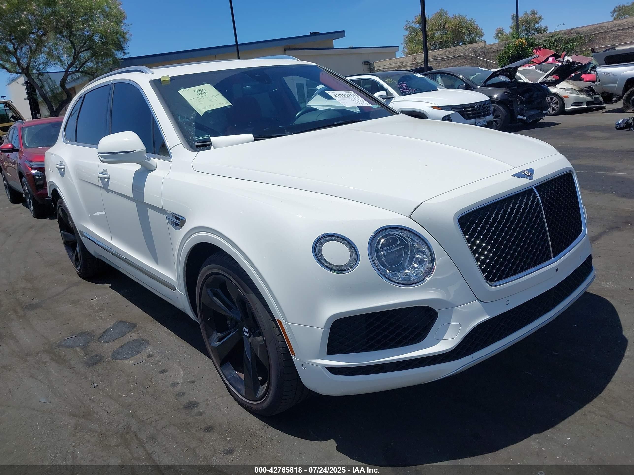 2020 Bentley Bentayga V8, VIN SJAAM2ZV8LC028359 — Rear end
