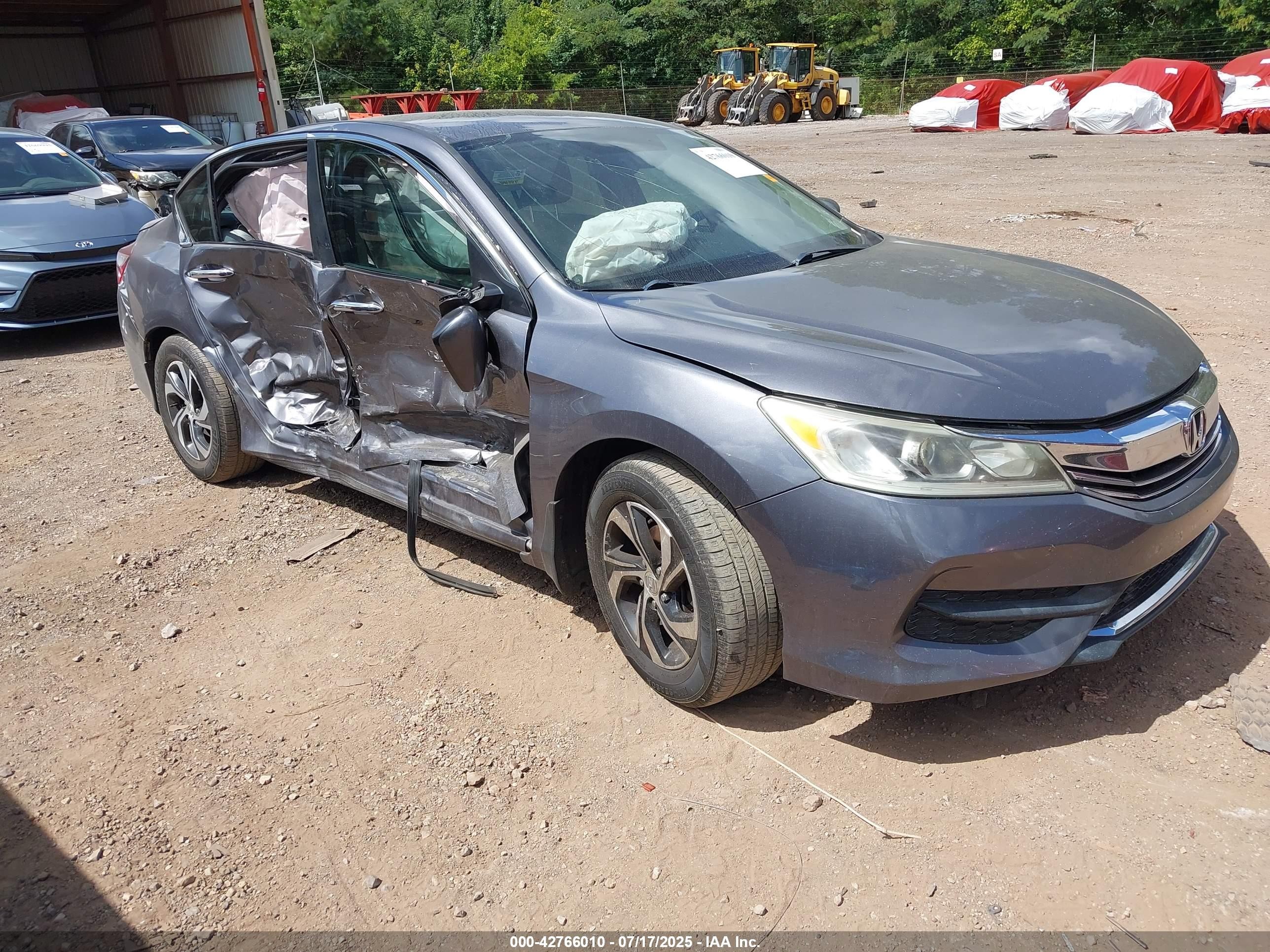 2016 Honda Accord LX, VIN 1HGCR2F35GA144424 — Side