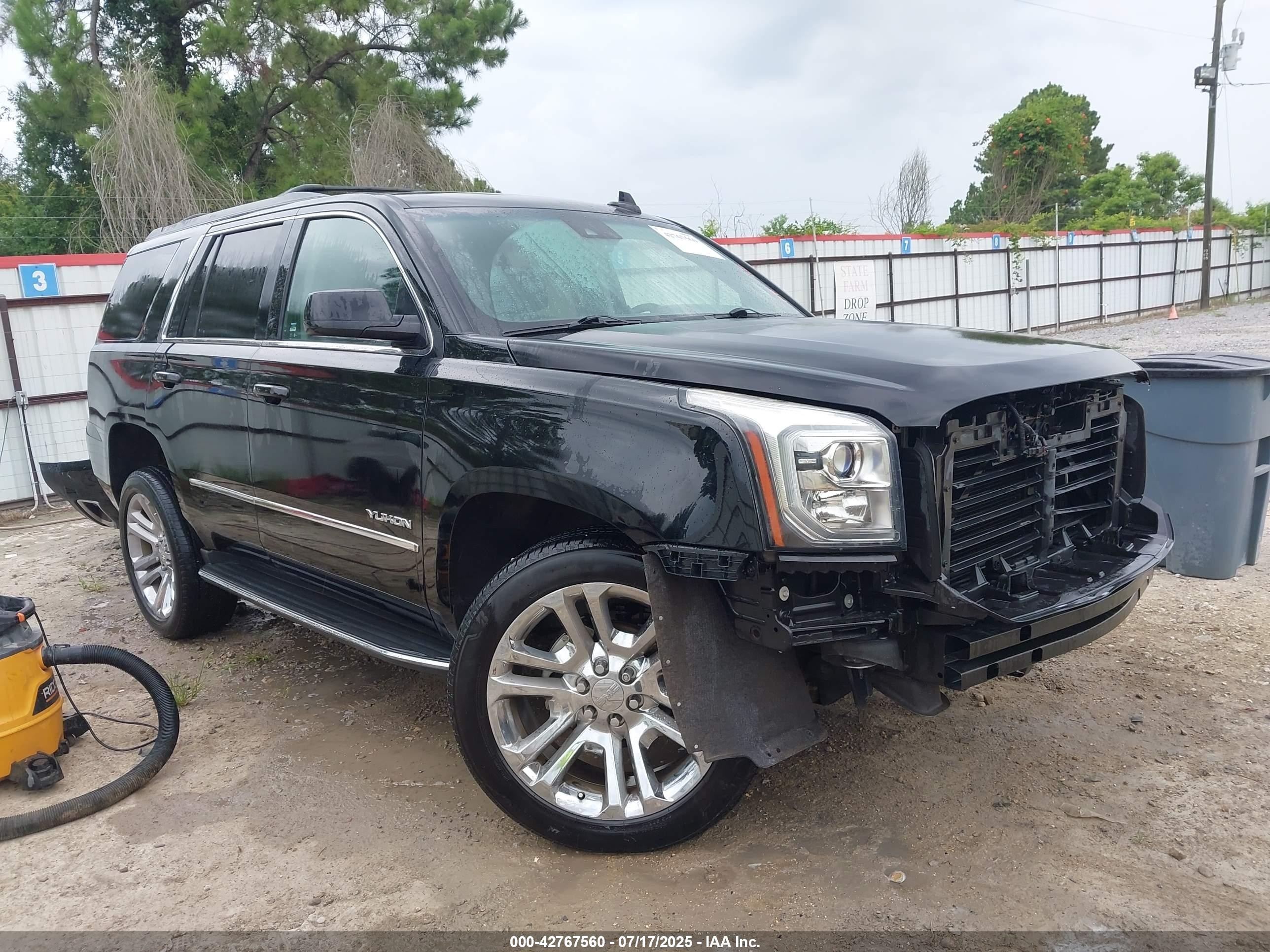 2017 GMC Yukon SLT, VIN 1GKS1BKCXHR297654 — Front end