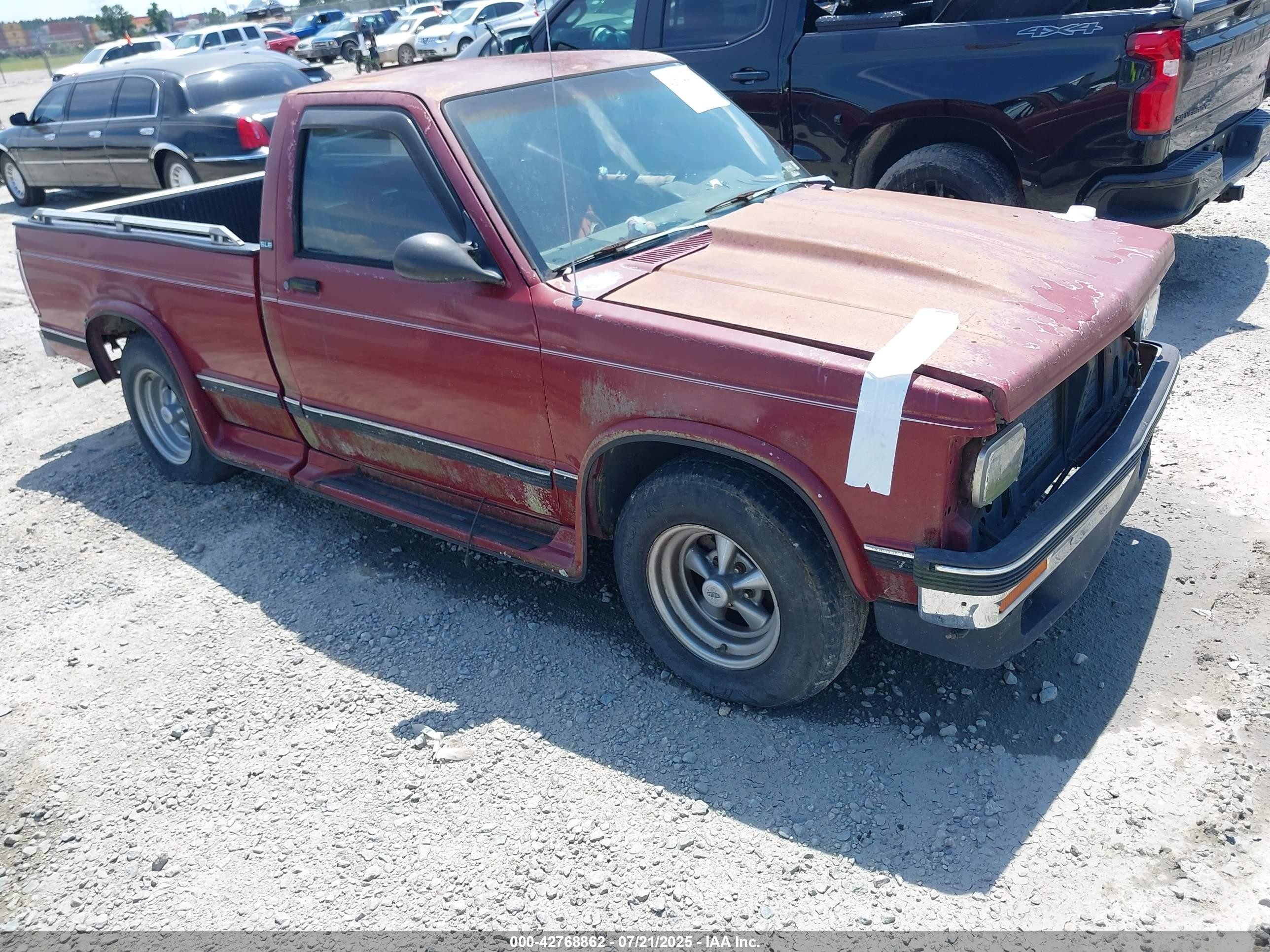 1992 GMC Sonoma, VIN 1GTCS14Z5N8518555 — Side