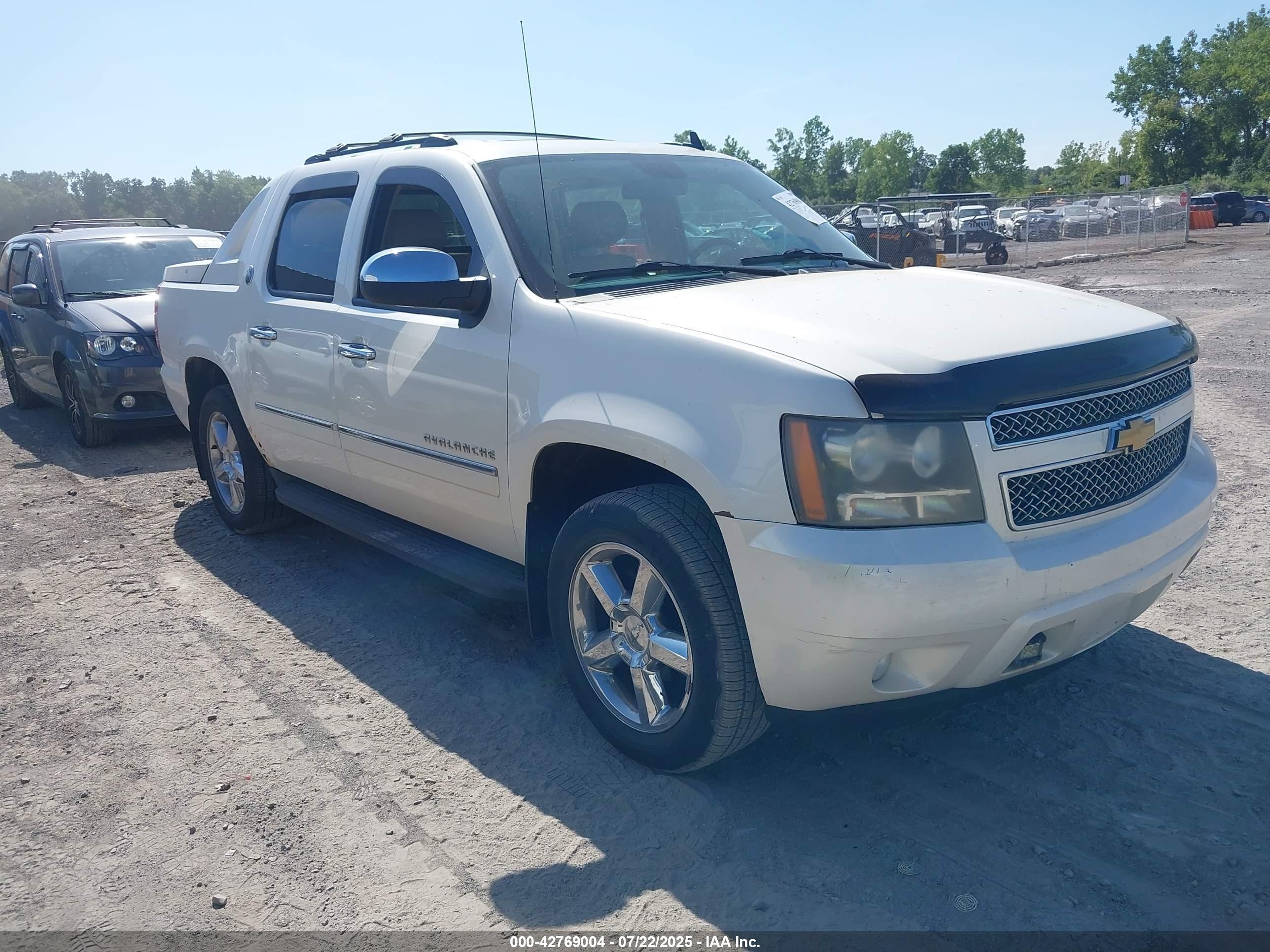 2013 Chevrolet Avalanche LTZ, VIN 3GNTKGE77DG339661 — Auction photo