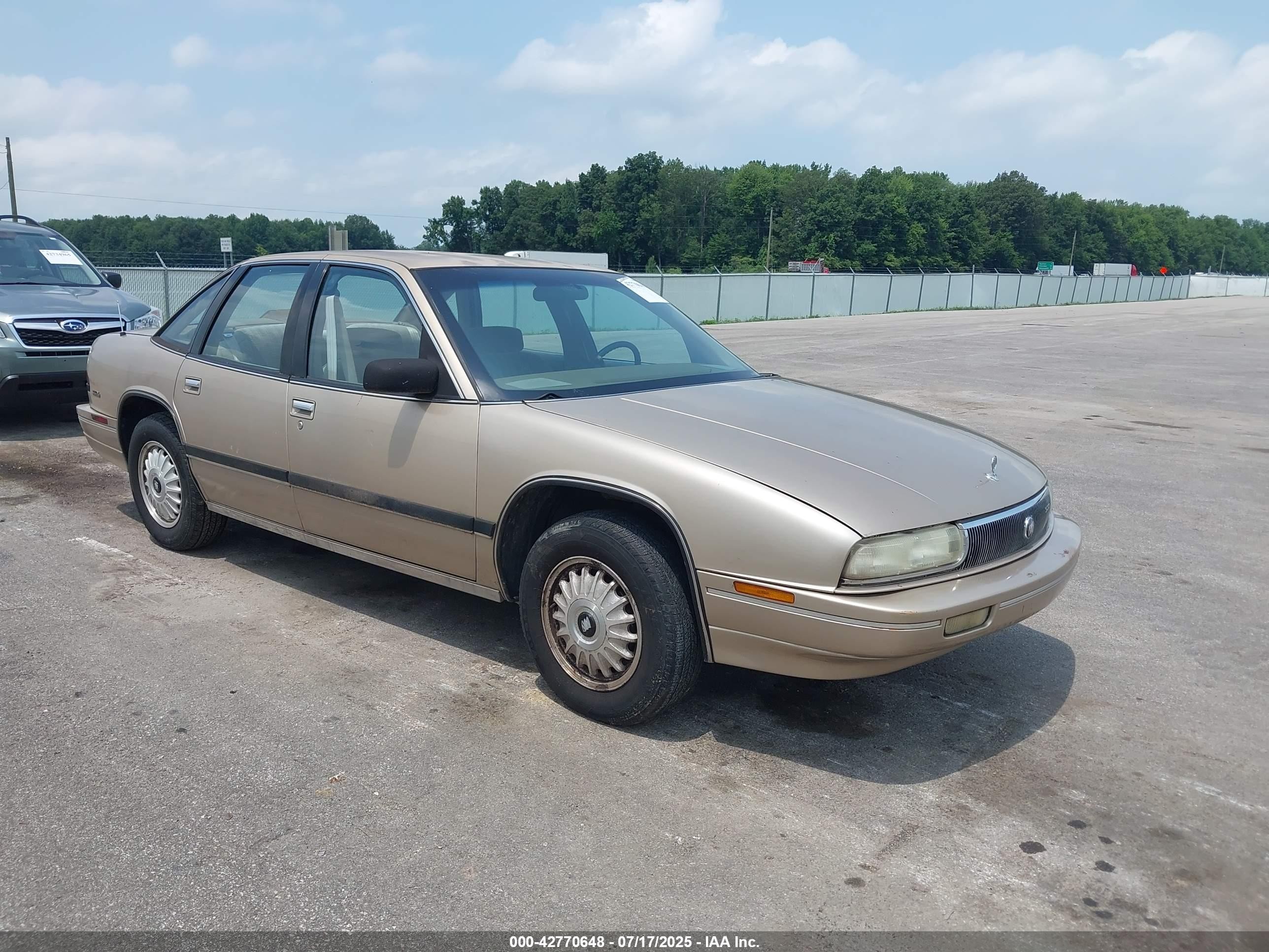 1992 Buick Regal Custom, VIN 2G4WB54LXN1431202 — Front end