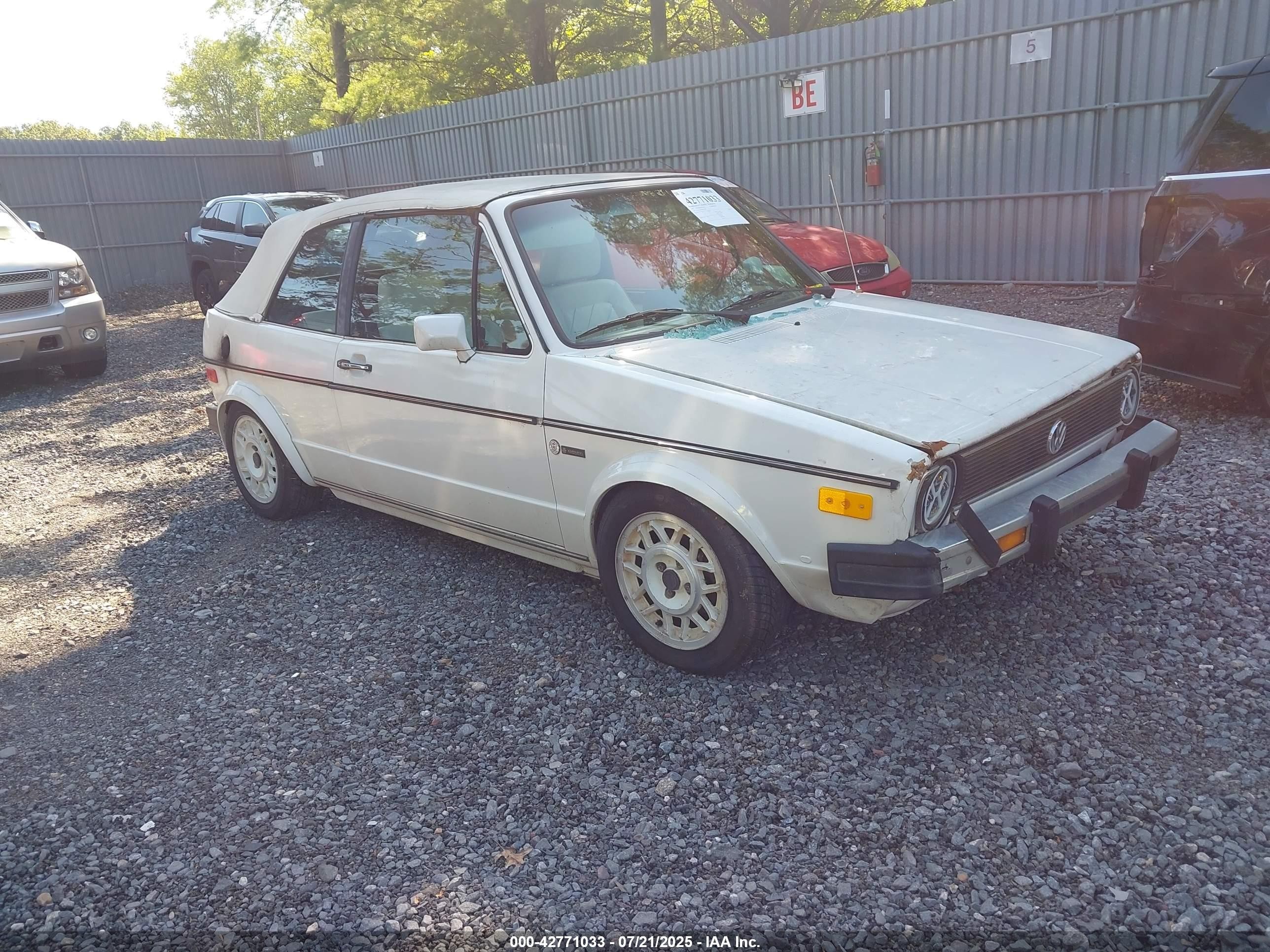 1987 Volkswagen Cabriolet, VIN WVWCA0159HK032465 — Front end