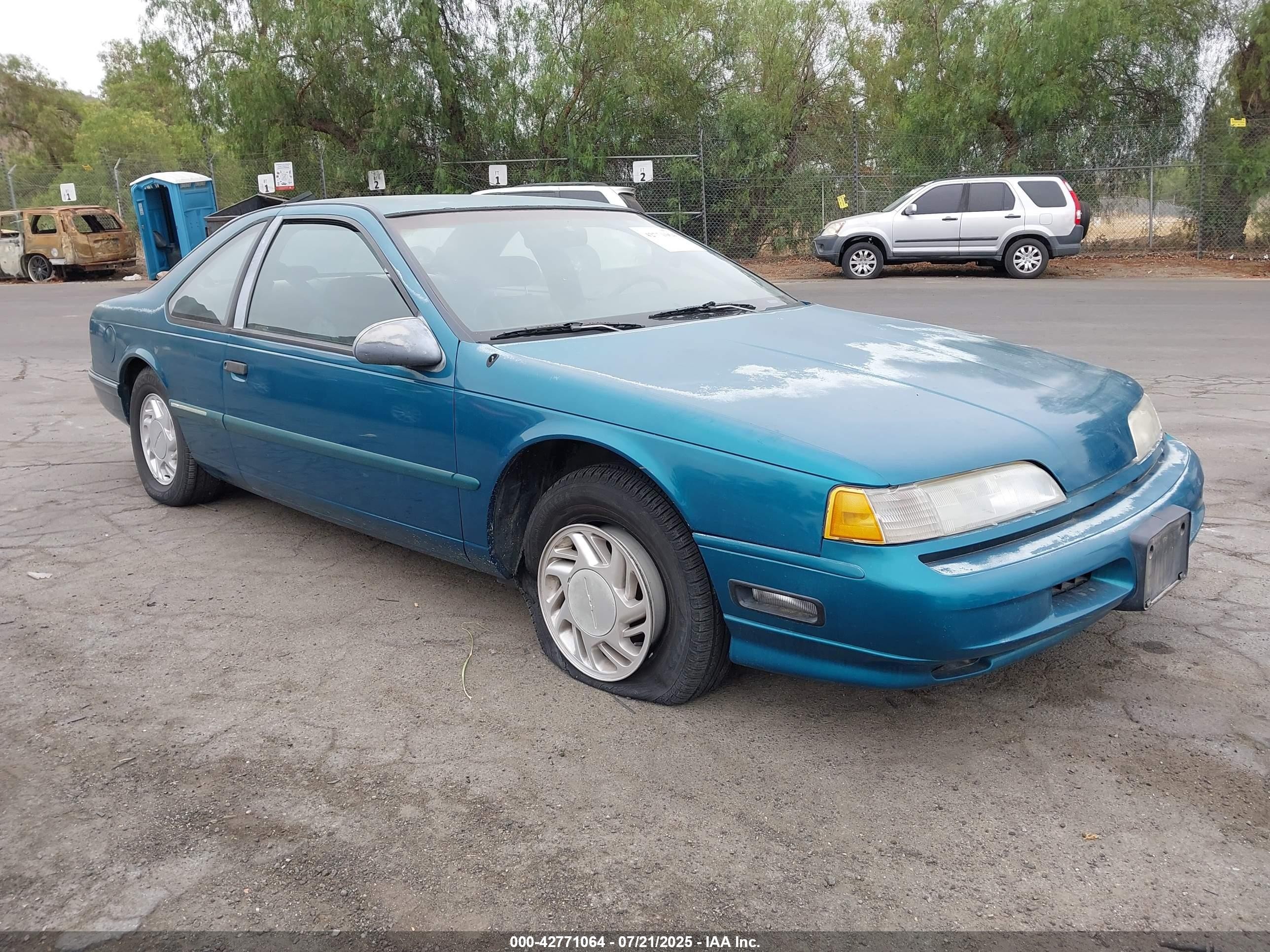 1992 Ford Thunderbird LX, VIN 1FAPP62T7NH130487 — Side