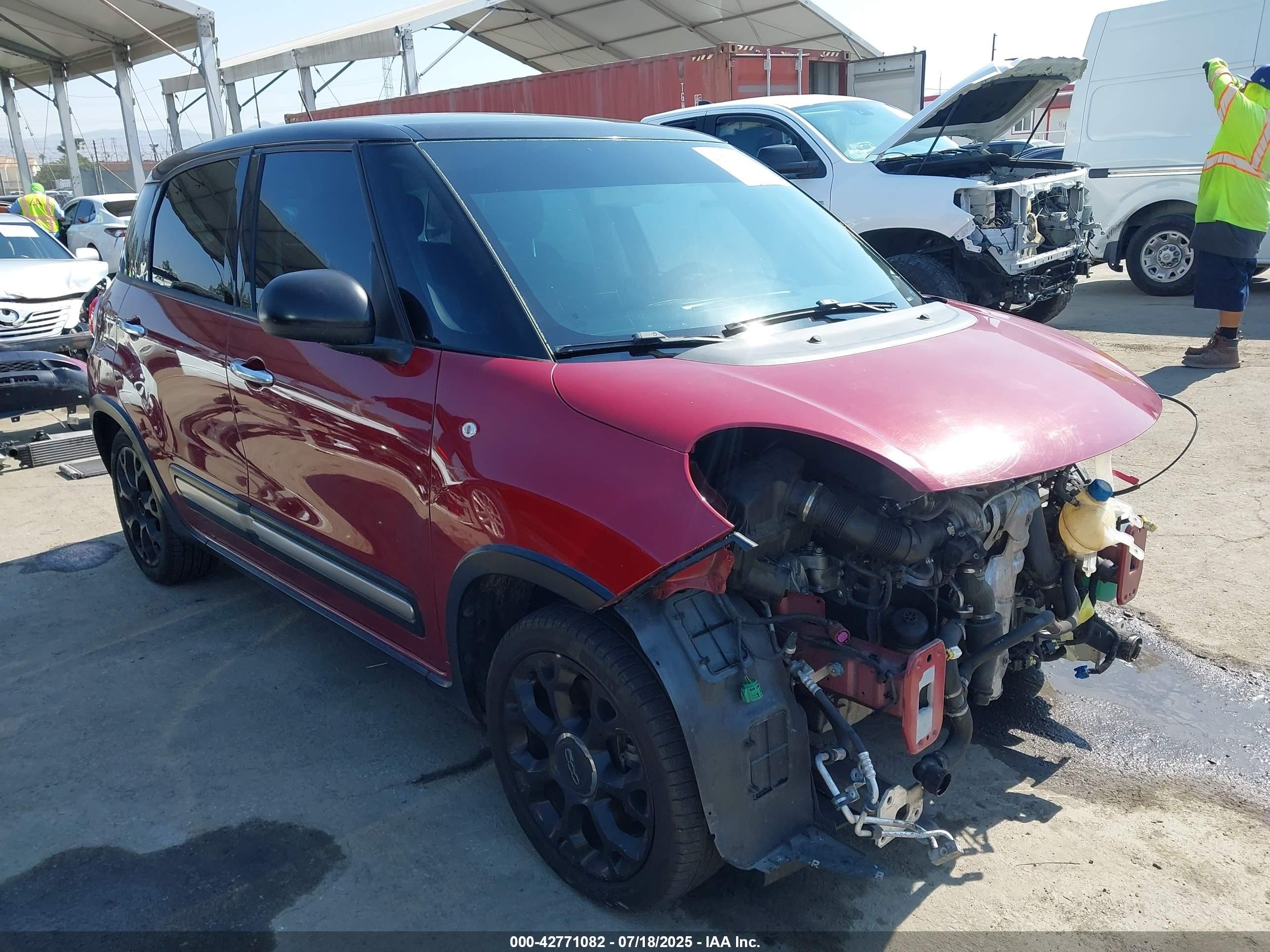2016 FIAT 500L Trekking, VIN ZFBCFADH6GZ037547 — Front end