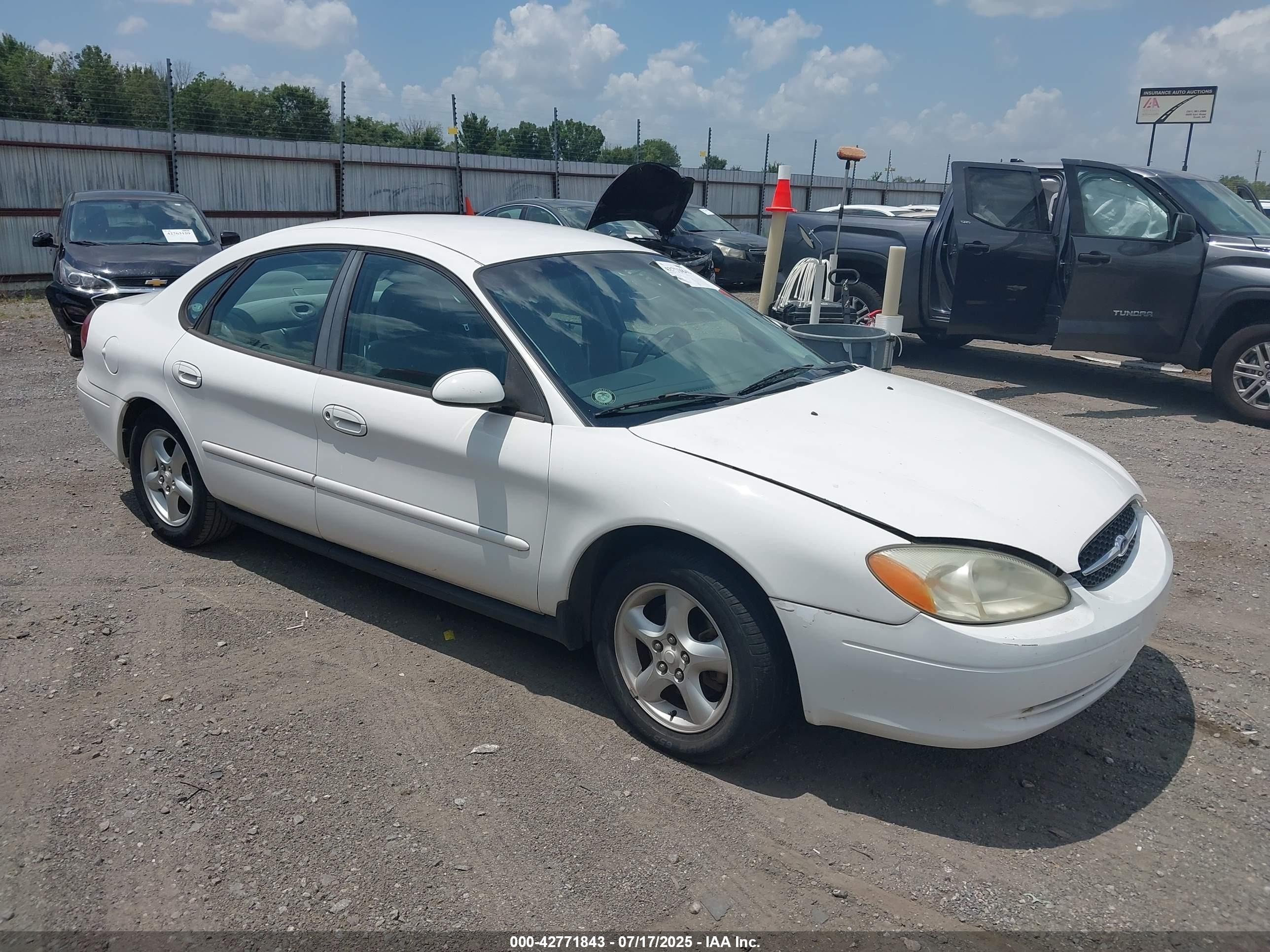 2001 Ford Taurus SES, VIN 1FAFP55U41G283077 — Front end